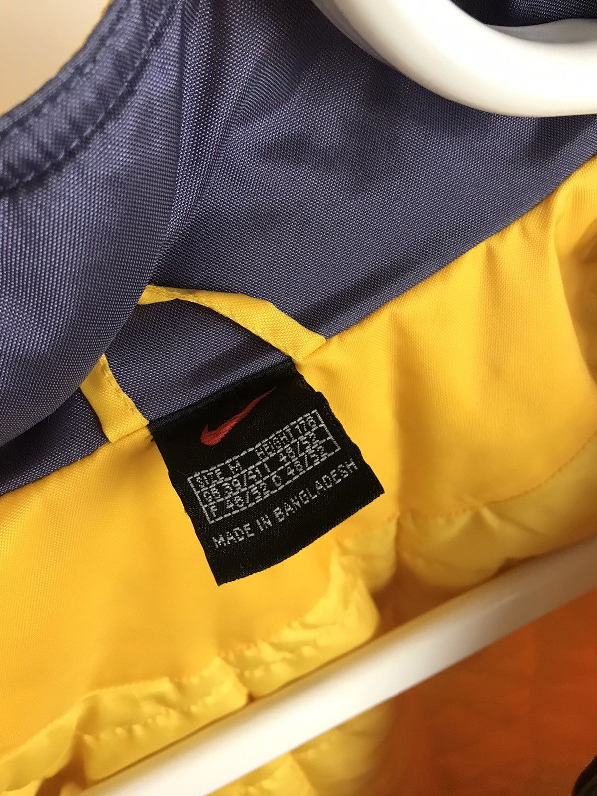 Vintage Vintage Nike Acid Yellow Y2K Nylon Jacket Size US M / EU 48-50 / 2 - 6 Thumbnail