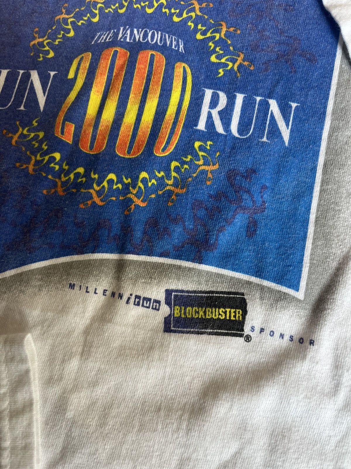 Vintage Vintage The VANCOUVER SUN 2000 RUN Blockbuster 00’s Tshirt Size US L / EU 52-54 / 3 - 7 Thumbnail