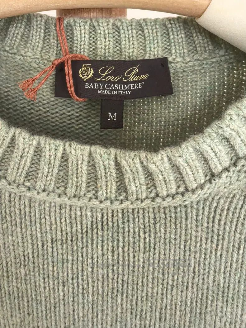 Loro Piana Loro Piana Classic saddle shoulder round neck Parksville Size M / US 6-8 / IT 42-44 - 2 Thumbnail