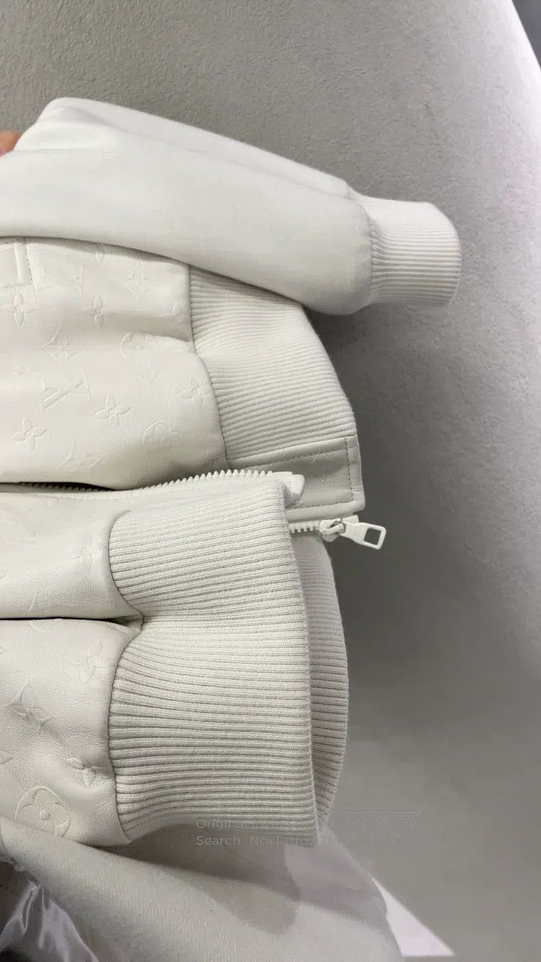 Louis Vuitton Louis Vuitton White full print jacquard sheepskin jacket Size US M / EU 48-50 / 2 - 4 Thumbnail