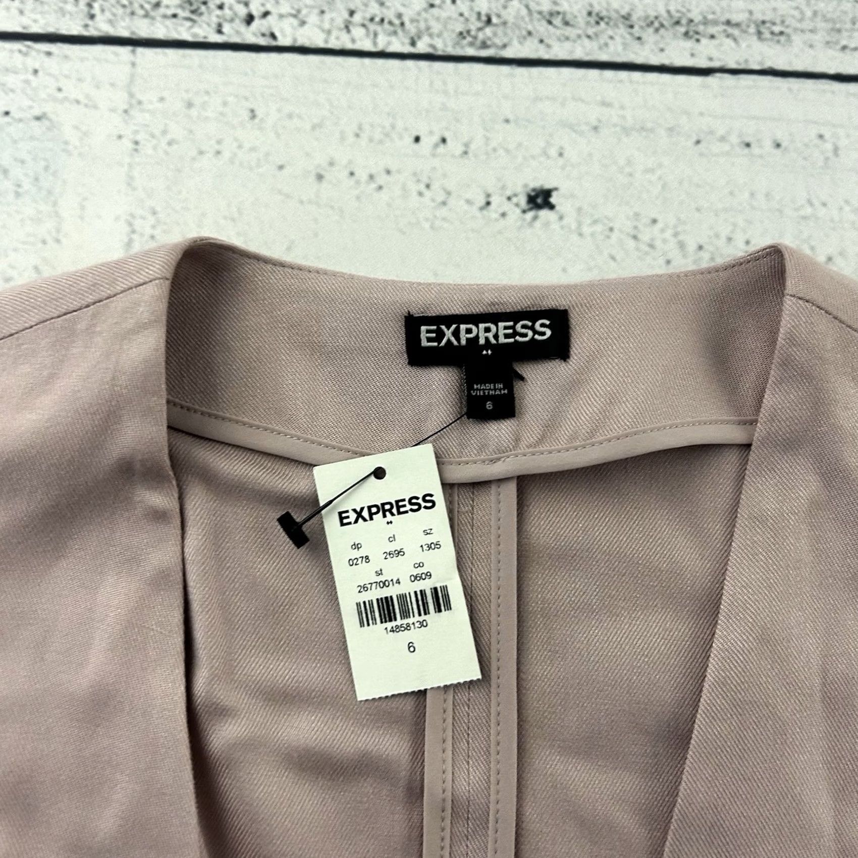 Express Express Short Ruffle Sleeve Top Women's 6 Pink Blouse) Size M / US 6-8 / IT 42-44 - 2 Thumbnail