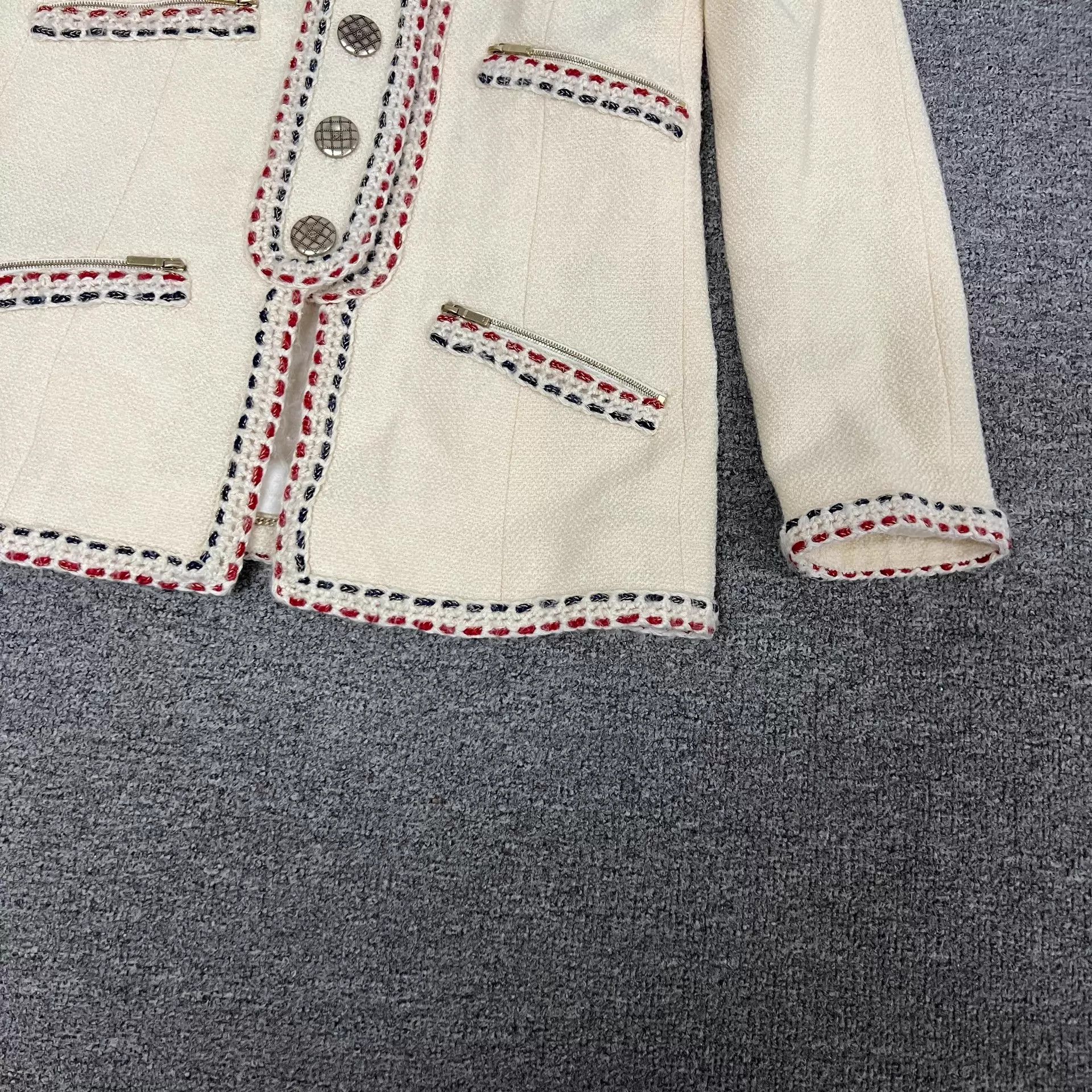 Chanel Chanel Burger color contrast stitching beige coat NWT 34 Size XS / US 0-2 / IT 36-38 - 5 Thumbnail