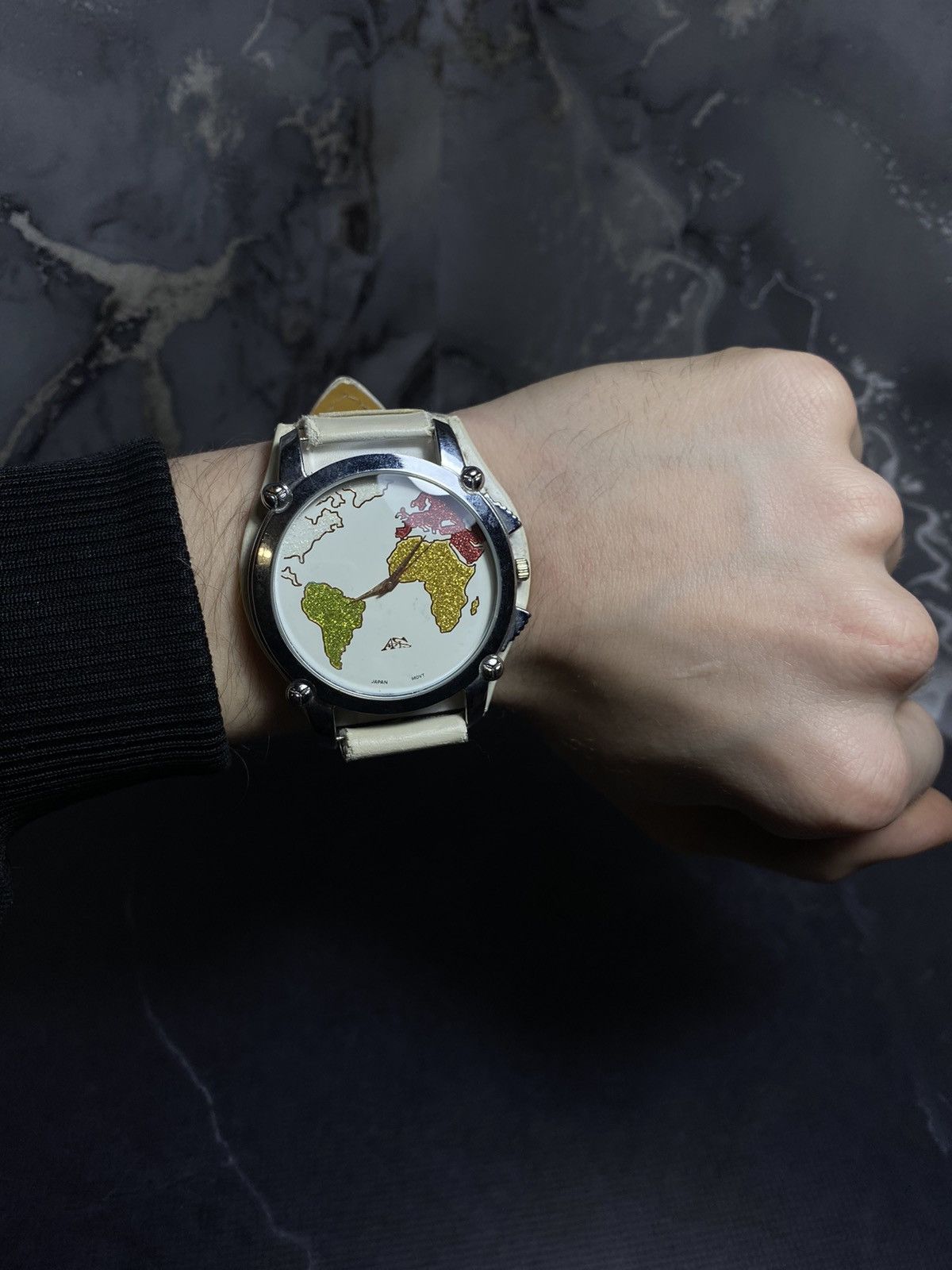 Vintage World Map Quartz Watch Unique Design Vintage Aesthetic 🌍 Size ONE SIZE - 2 Thumbnail