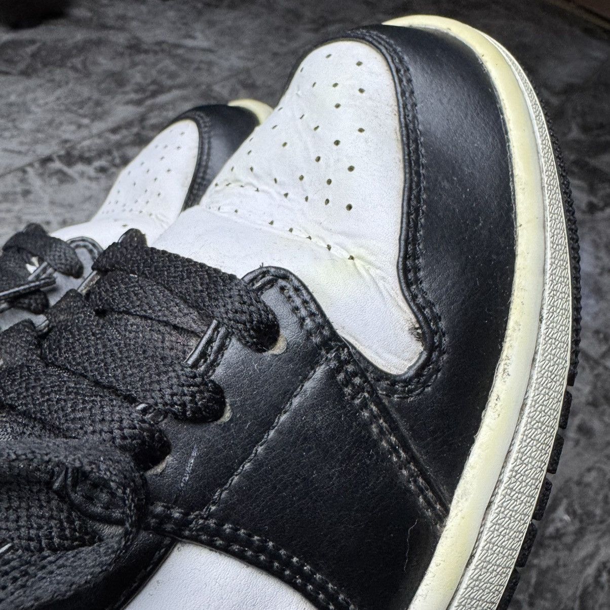 Jordan Brand × Nike × Vintage Jordan 1 White Pollen Black Size US 9.5 / EU 42-43 - 5 Thumbnail