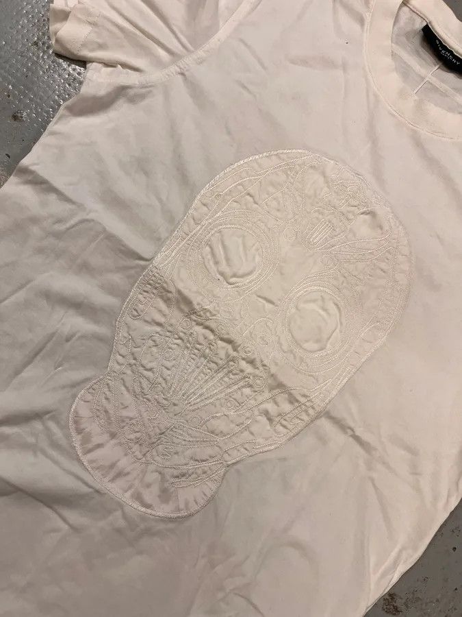 Givenchy SS2011 Givenchy Embroided Mask White T-Shirt Size US S / EU 44-46 / 1 - 7 Thumbnail