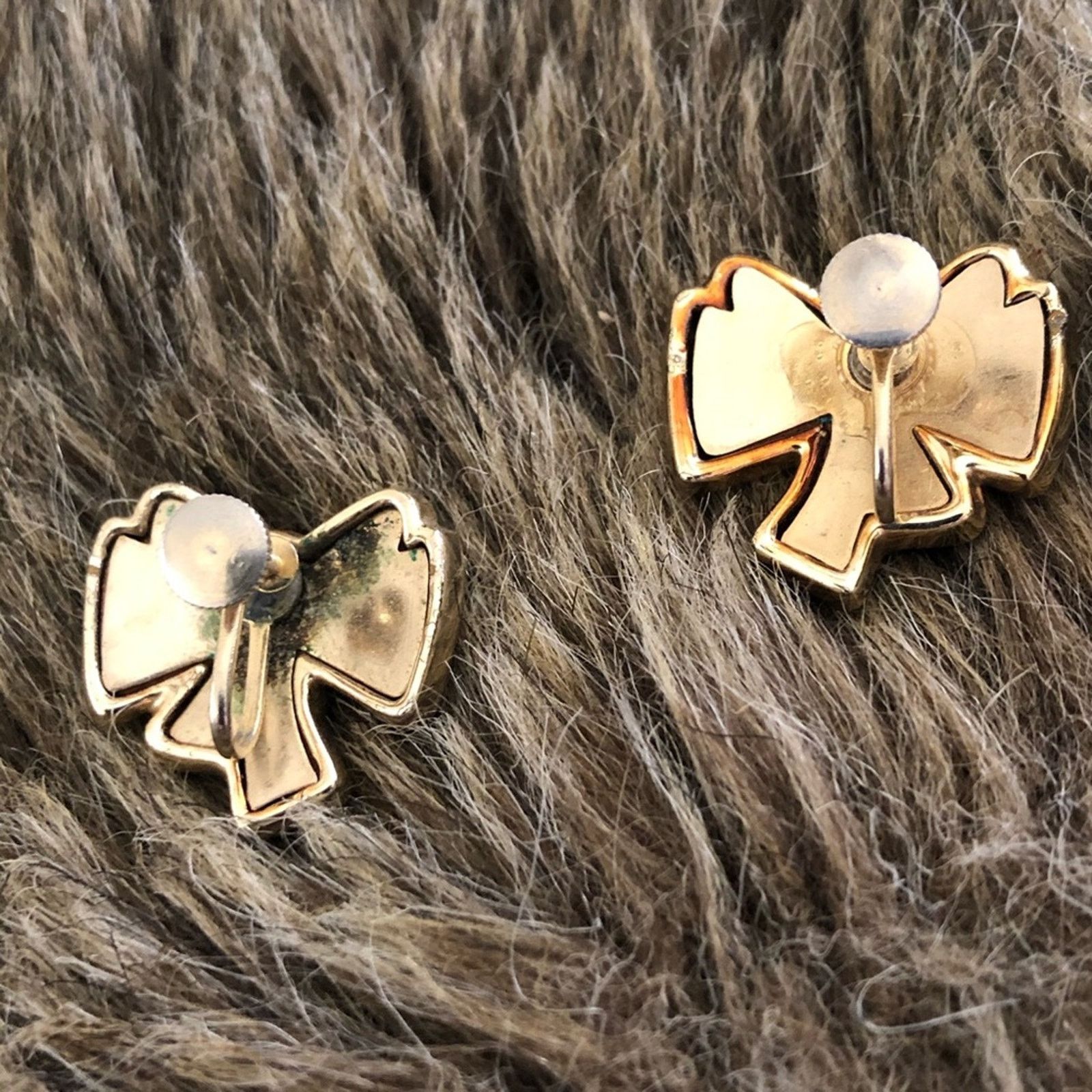 Vintage Vintage 50s red leather gold bow screw back clips Size ONE SIZE - 3 Thumbnail