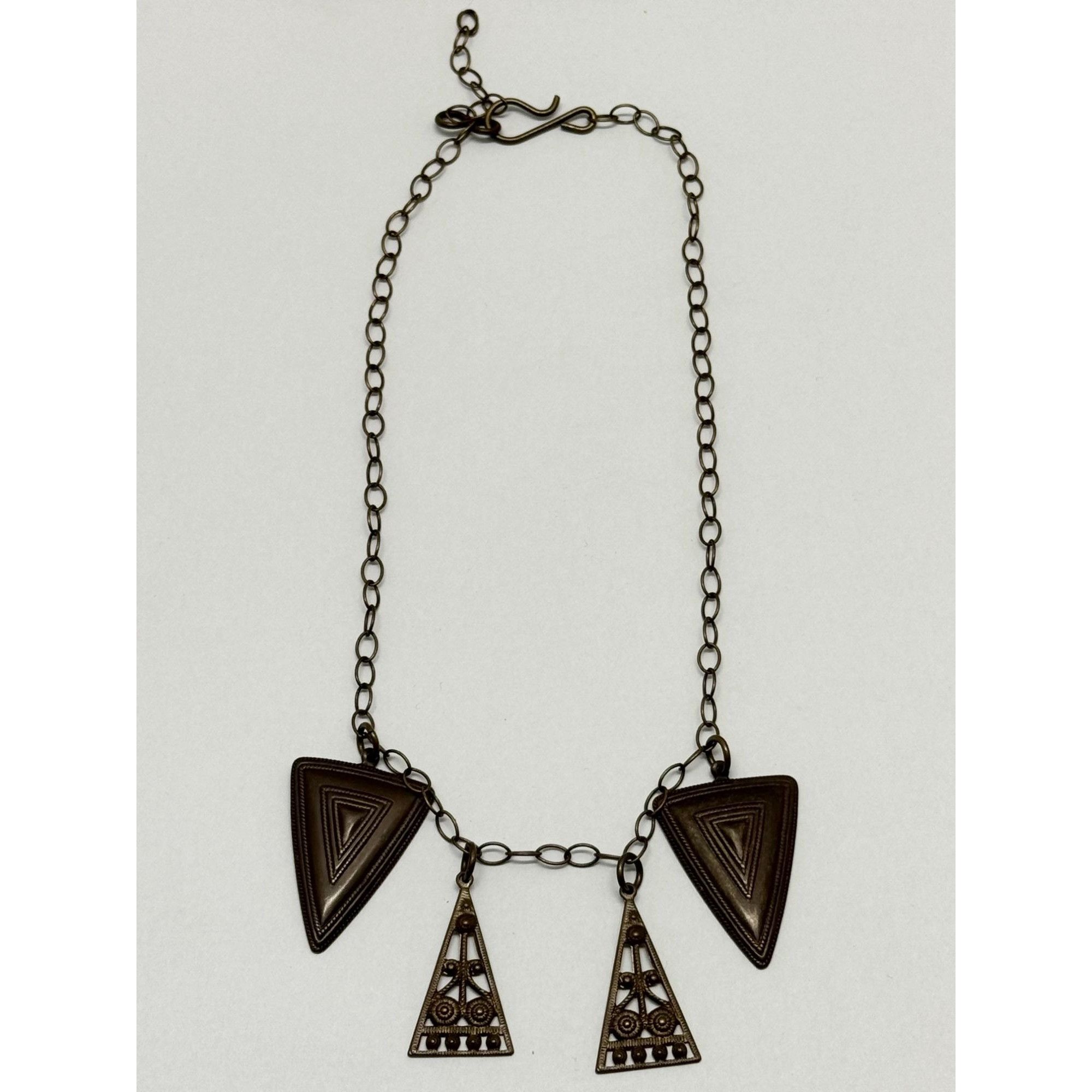 Vintage Vintage triangle charm necklace Size ONE SIZE - 1 Thumbnail