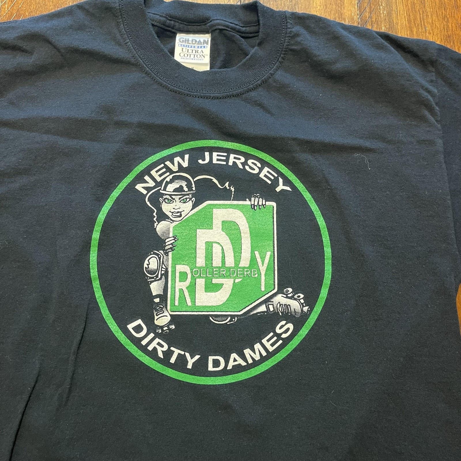 Gildan New Jersey Dirty Dames Shirt M Roller Derby Graphic T-Shirt Size US M / EU 48-50 / 2 - 3 Thumbnail