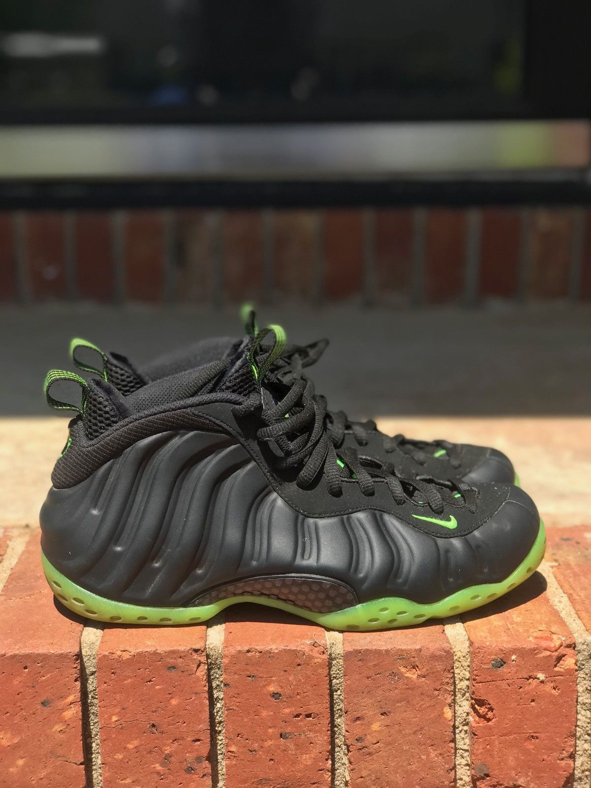 Nike Nike Air Foamposite One Black Volt Size 9 Size US 9 / EU 42 - 1 Thumbnail