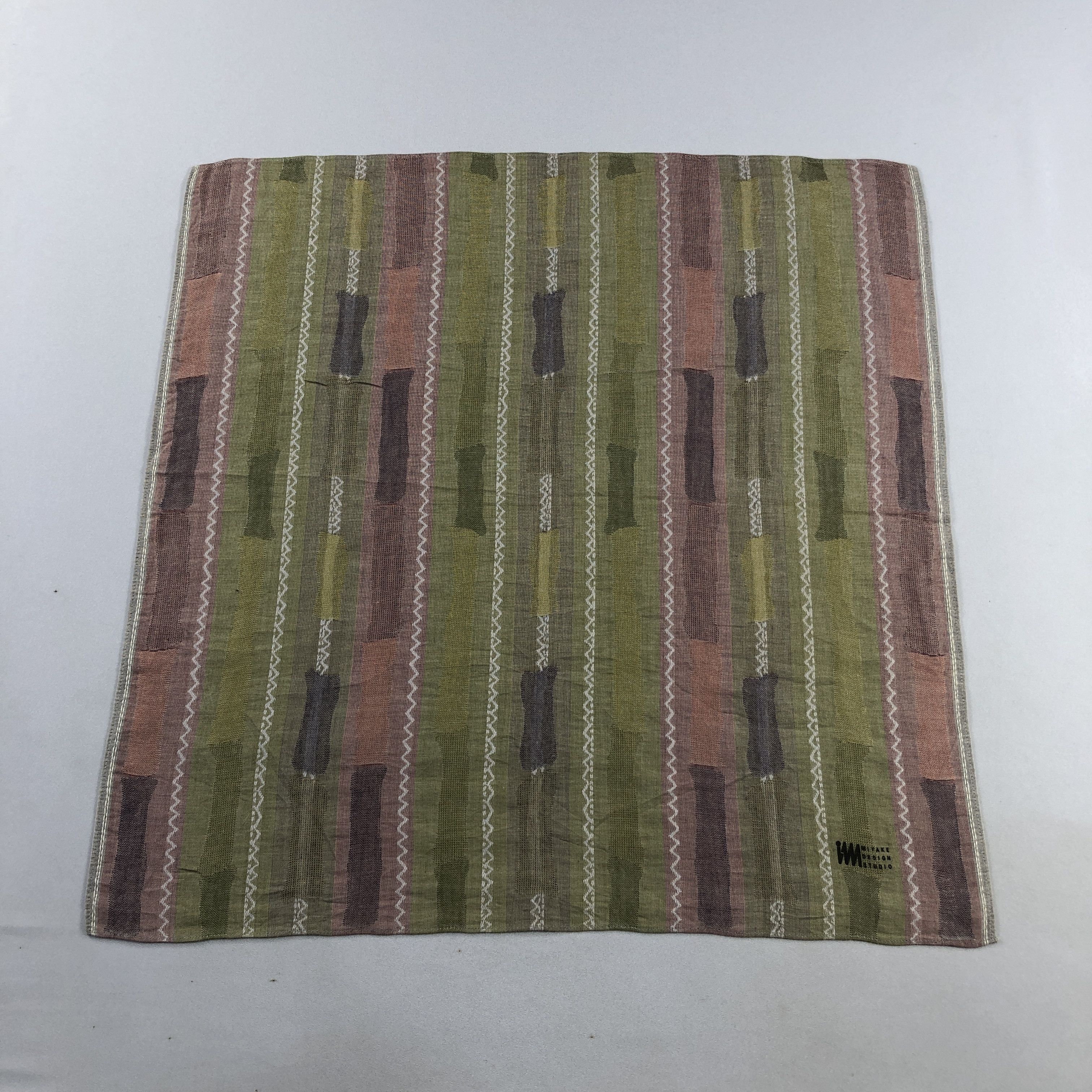Issey Miyake × Vintage Issey Miyake Handkerchief Geometric Print H2540 Size ONE SIZE - 1 Thumbnail