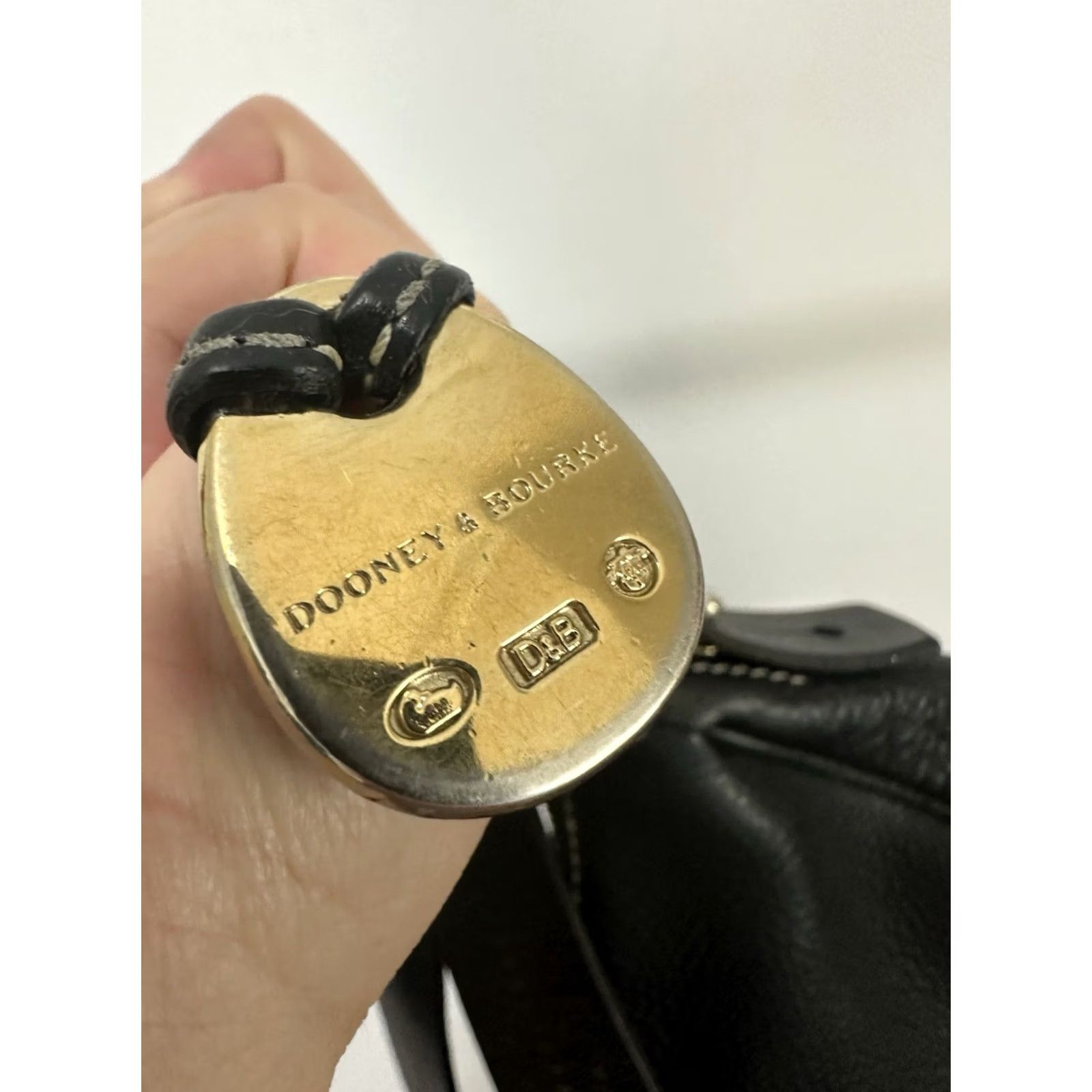 Dooney & Bourke VINTAGE Dooney & Bourke 1975 Black Leather Bag Hand Bag Shoulder Purse Satchel/Top Handle Bag Womens Small Zip Closure Size ONE SIZE - 5 Thumbnail