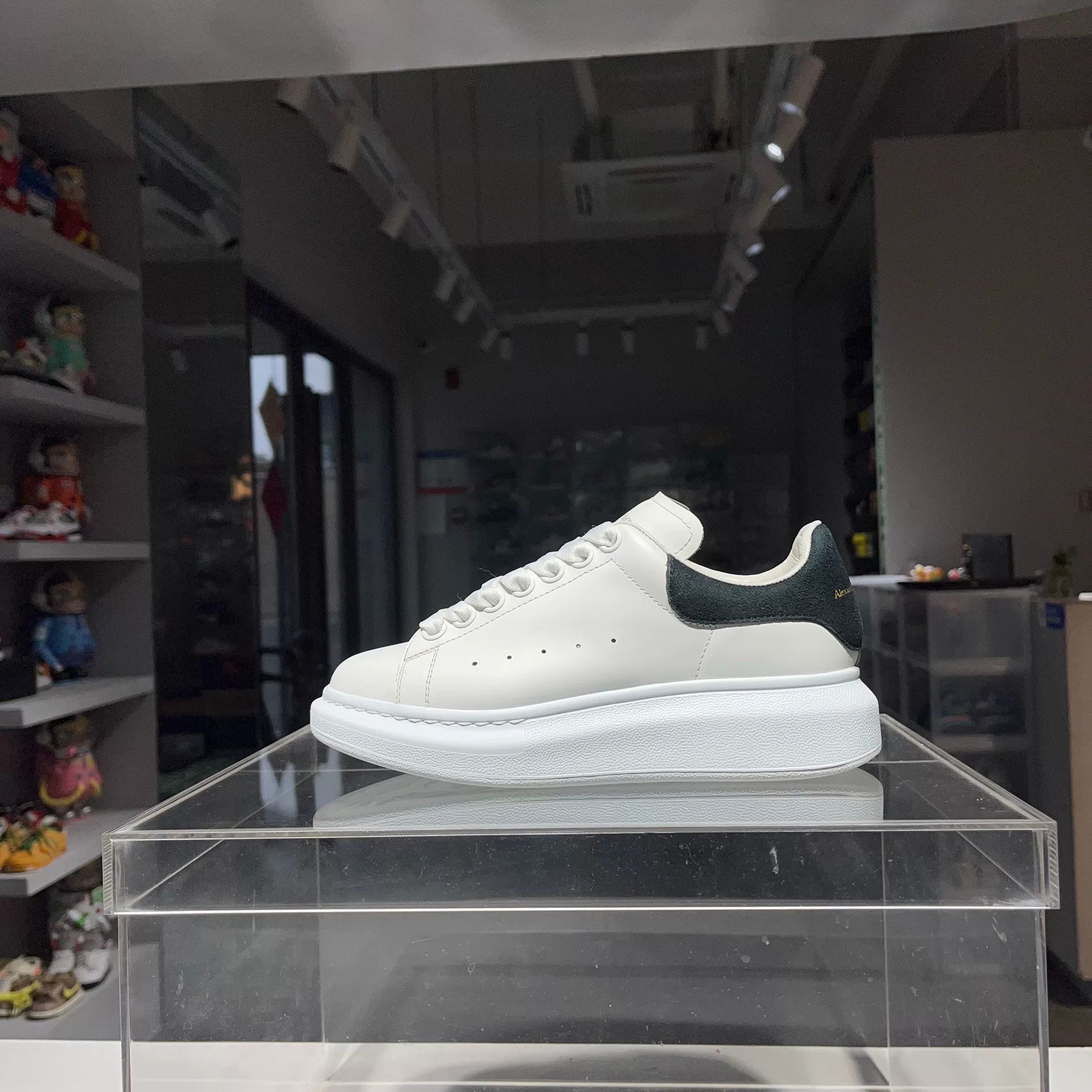Alexander McQueen Black Lowtop Sneakers us_5-5 Women Size US 5.5 / IT 35.5 - 1 Thumbnail