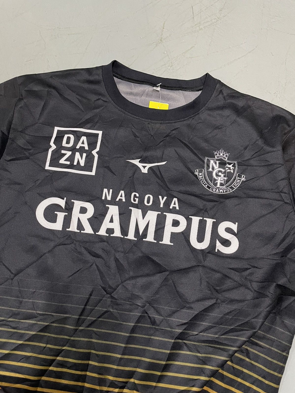 Mizuno 2018 Nagoya Grampus Home Shirt Mizuno x Beams J-League Size US M / EU 48-50 / 2 - 2 Thumbnail