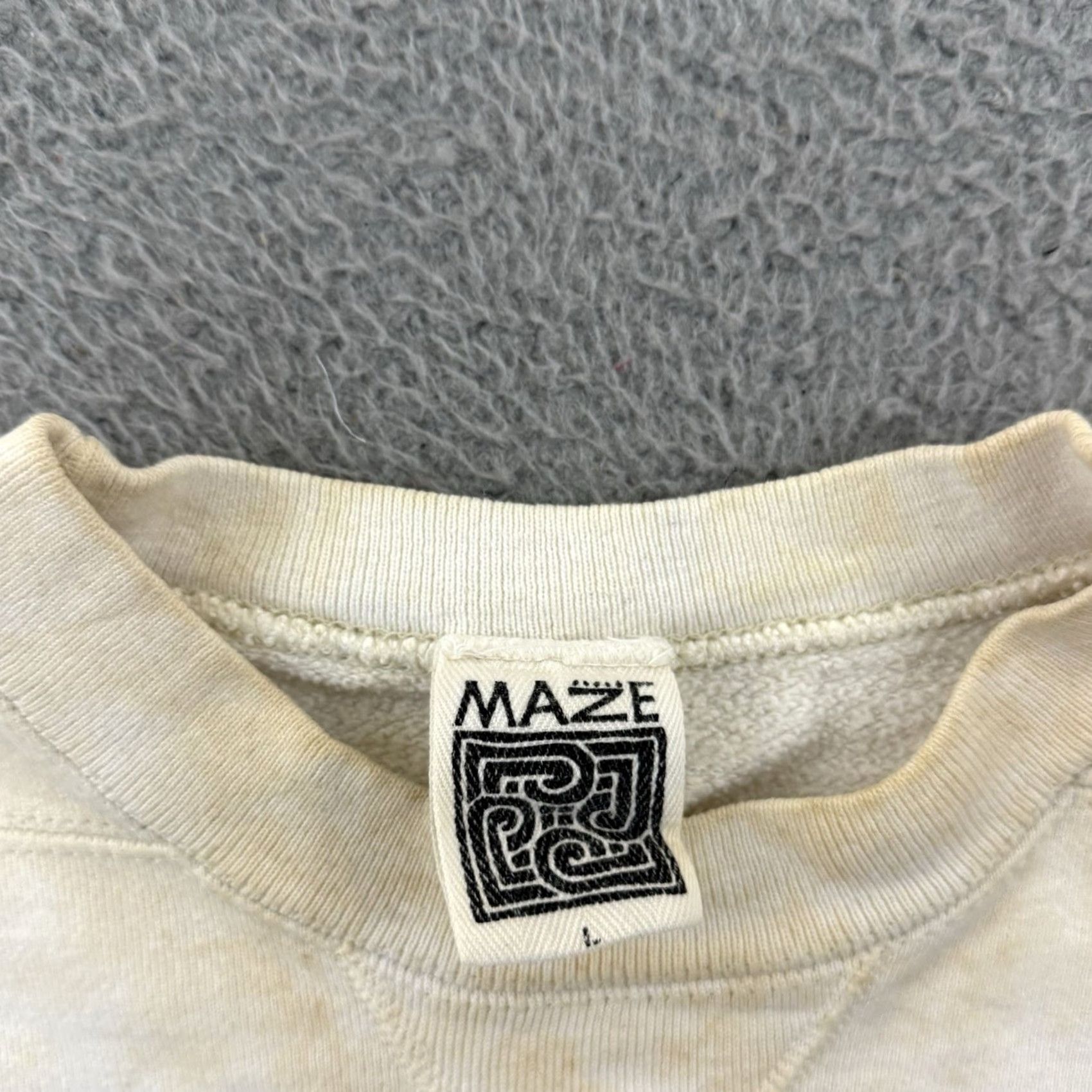 Vintage VINTAGE Maze Sweatshirt Shirt Mens XL White 90s Animals USA Made Cotton Polyester Crew Neck Long Sleeve Graphic Print Skool Logo Pullover Size US L / EU 52-54 / 3 - 6 Thumbnail