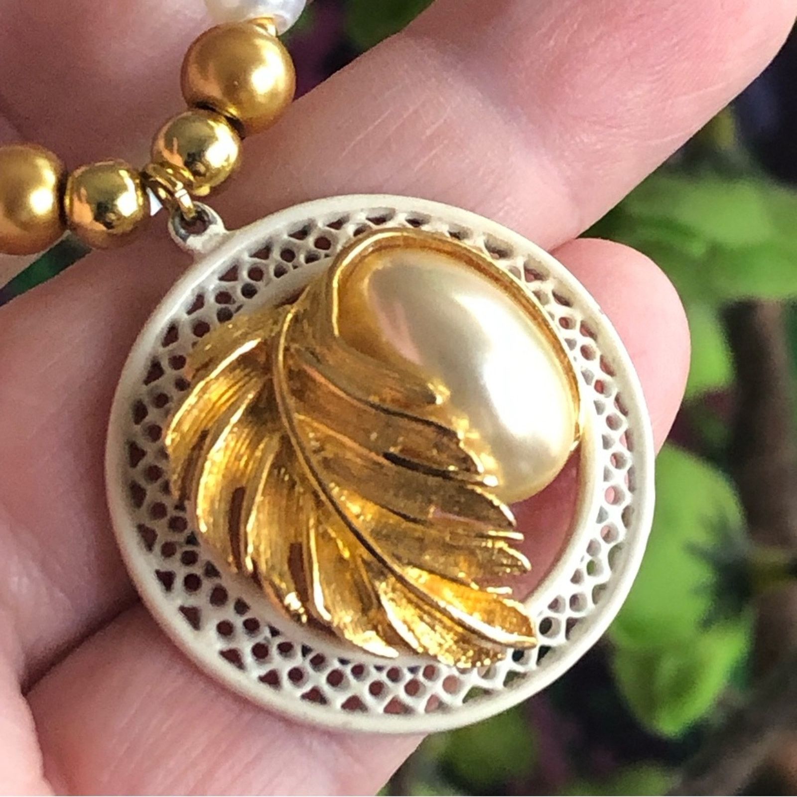 Handmade Handcrafted repurpose pearl leaf medallion Pearl necklace Size ONE SIZE - 8 Thumbnail