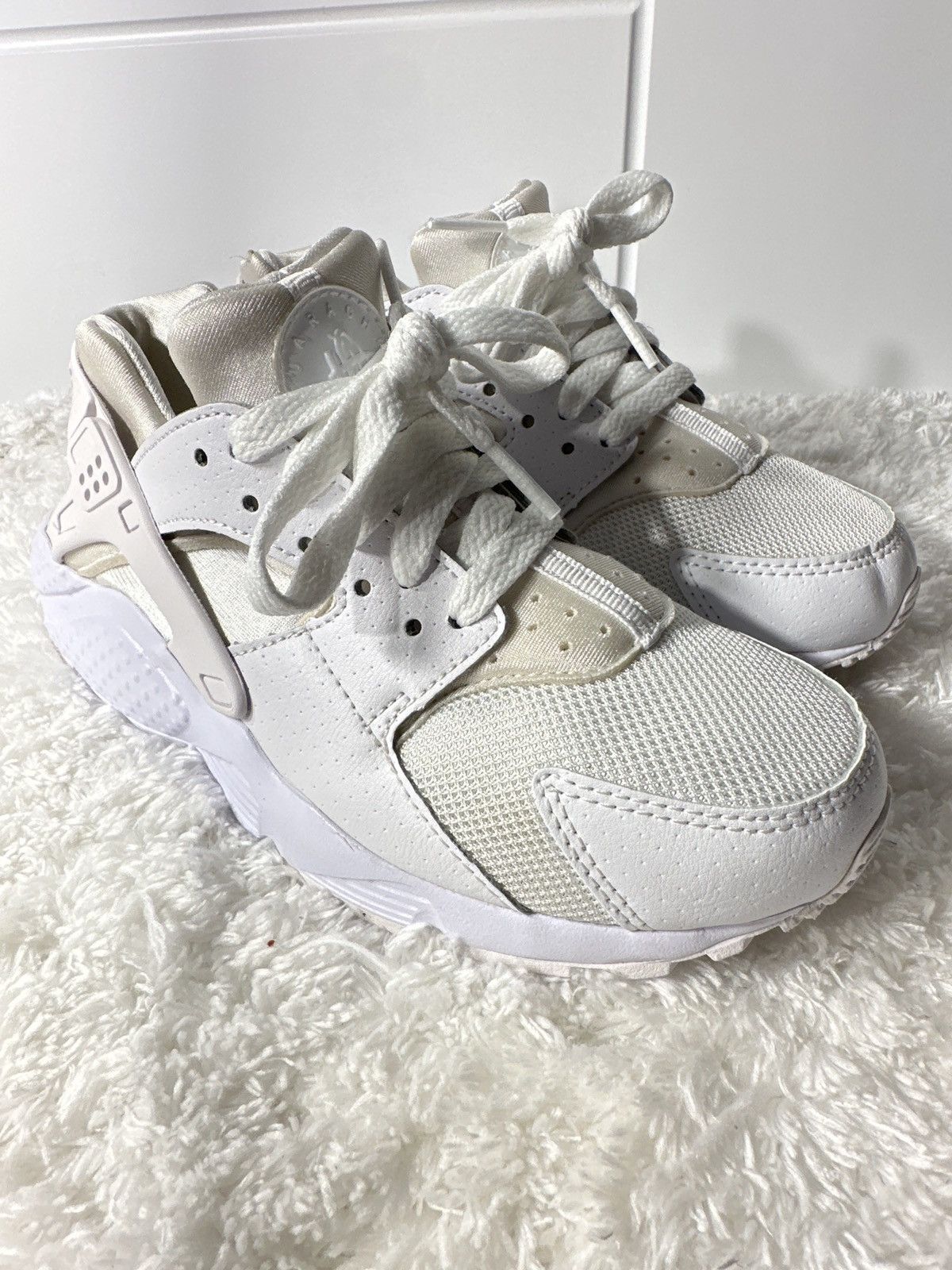 Nike Nike Huarache Run GS Whiteout White Sneakers Size US 5.5 / IT 35.5 - 1 Thumbnail