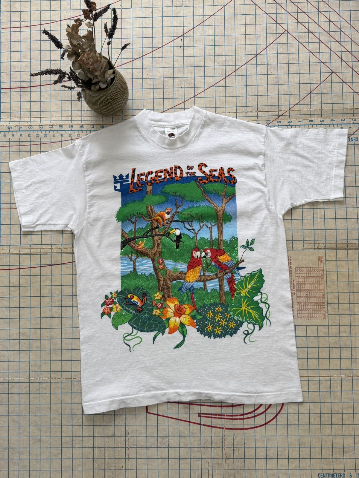 Vintage Vintage Legend of The Sea Animal Graphic Tee Size Large Whit Size US L / EU 52-54 / 3 - 1 Thumbnail