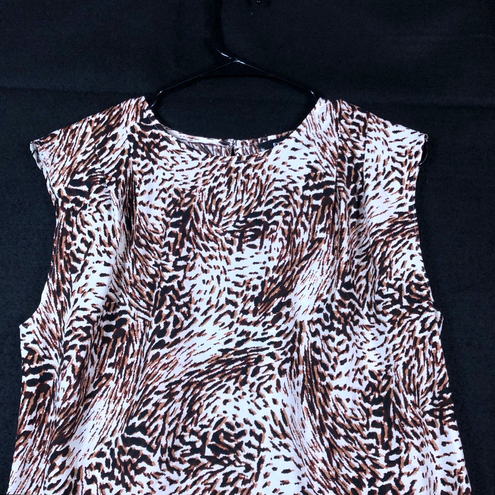 Express Express Blouse Brown Tan Animal Print Round Neck Cap Sleeve Small Womens Size S / US 4 / IT 40 - 2 Thumbnail