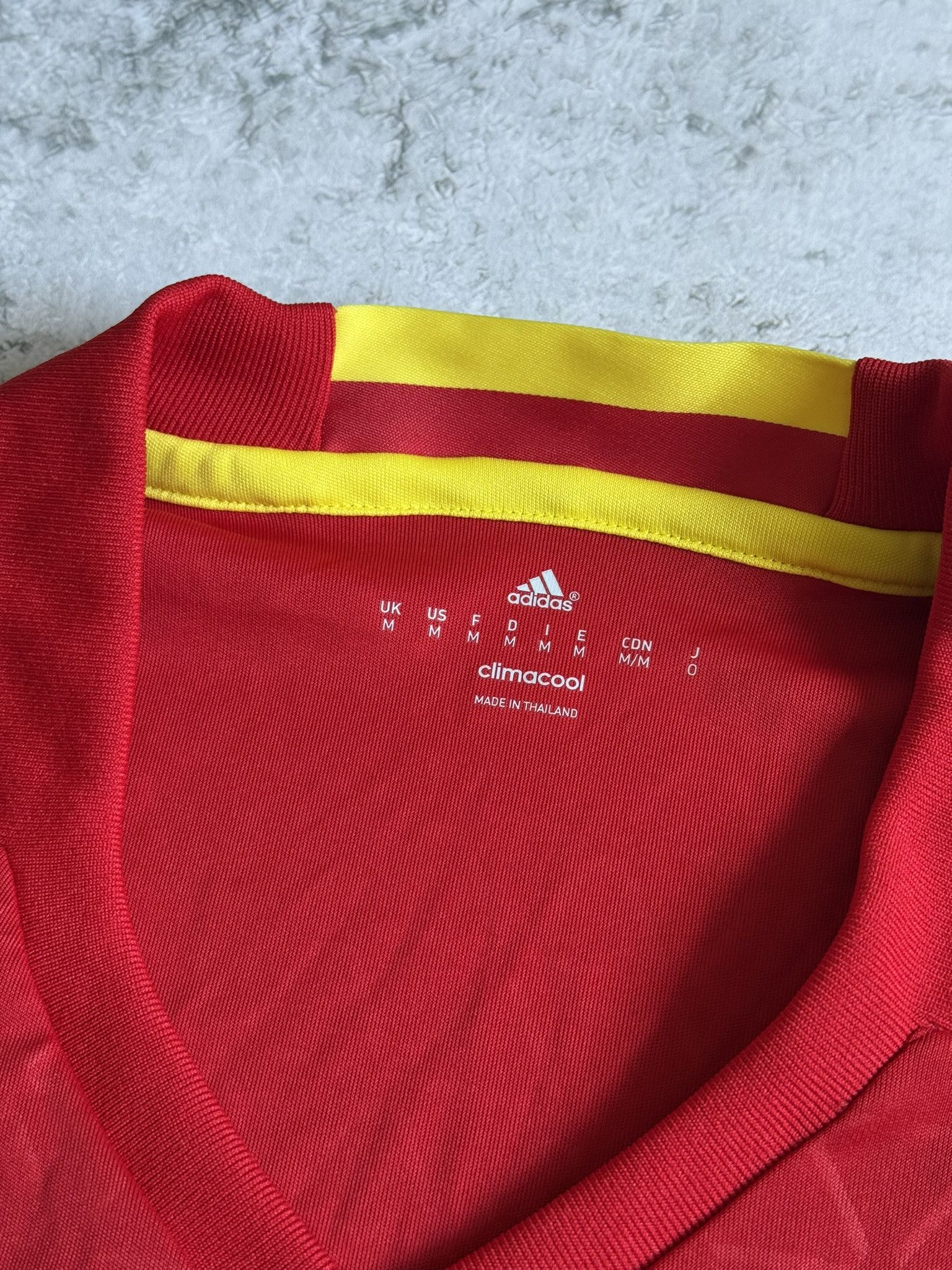 Adidas SPAIN 2016 2017 FOOTBALL SHIRT JERSEY ADIDAS MEN RED SIZE M Size US M / EU 48-50 / 2 - 3 Thumbnail