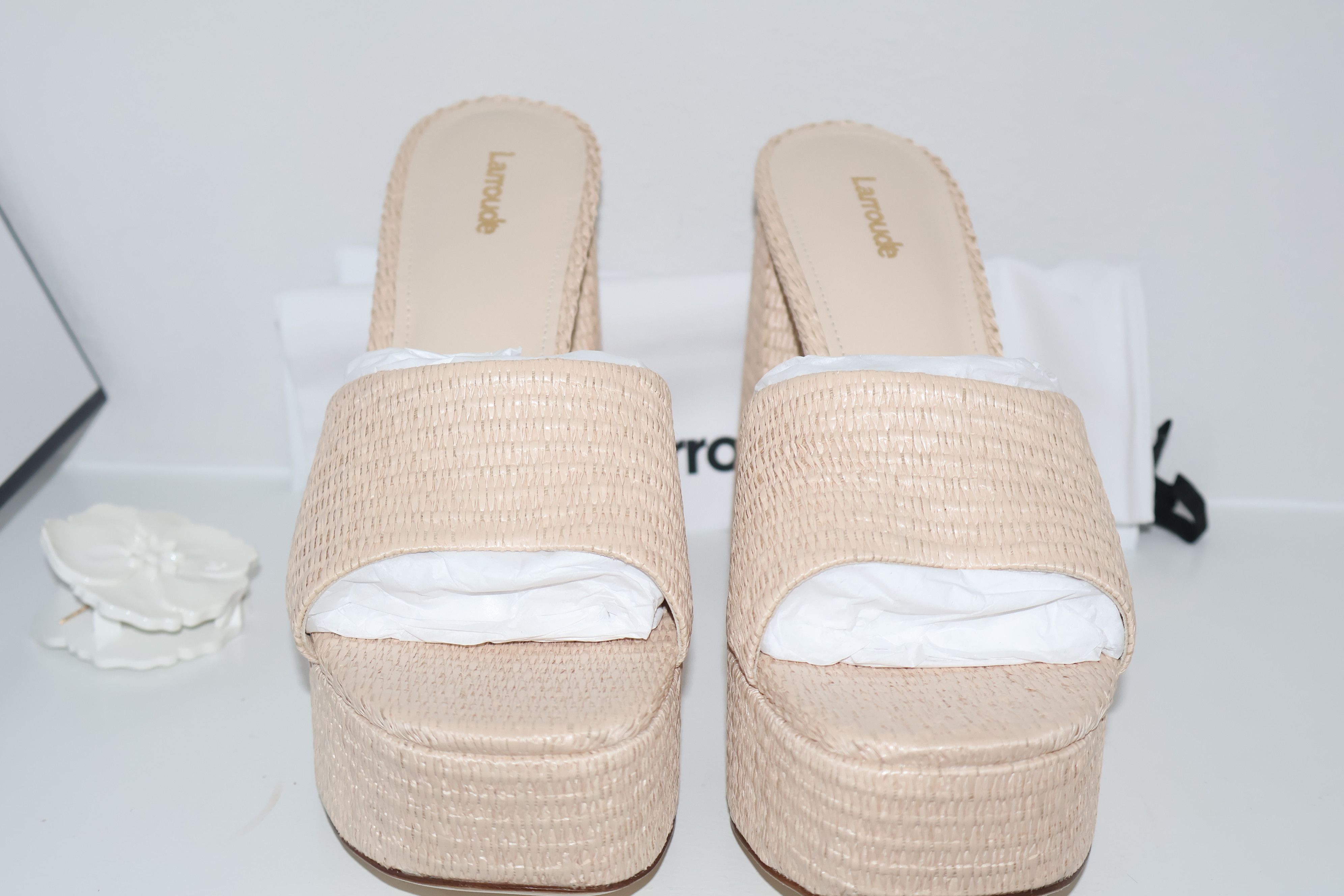 Larroude Larroude Dolly Heeled Mules Neutral Woven Open Toe Neutral Size US 10 / IT 40 - 5 Thumbnail
