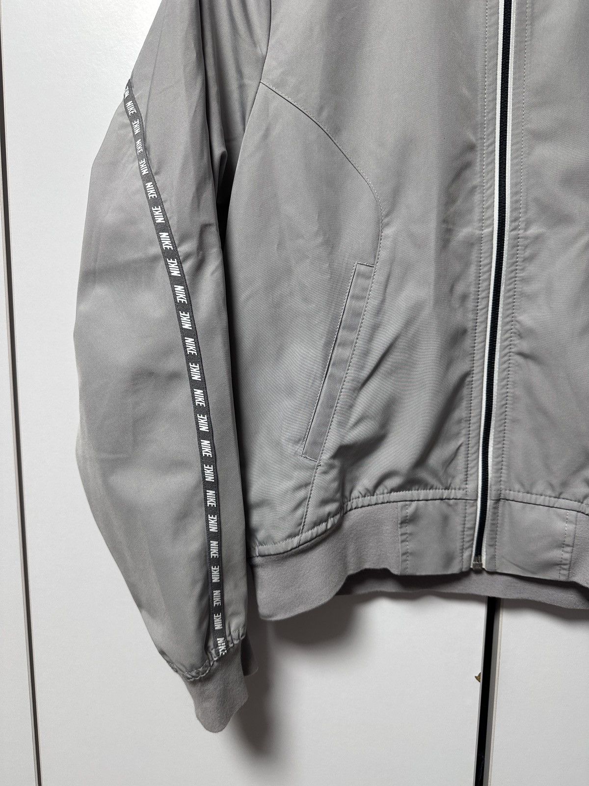 Nike Nike lightweight bomber jacket, perfect condition, size xs Size XS / US 0-2 / IT 36-38 - 3 Thumbnail