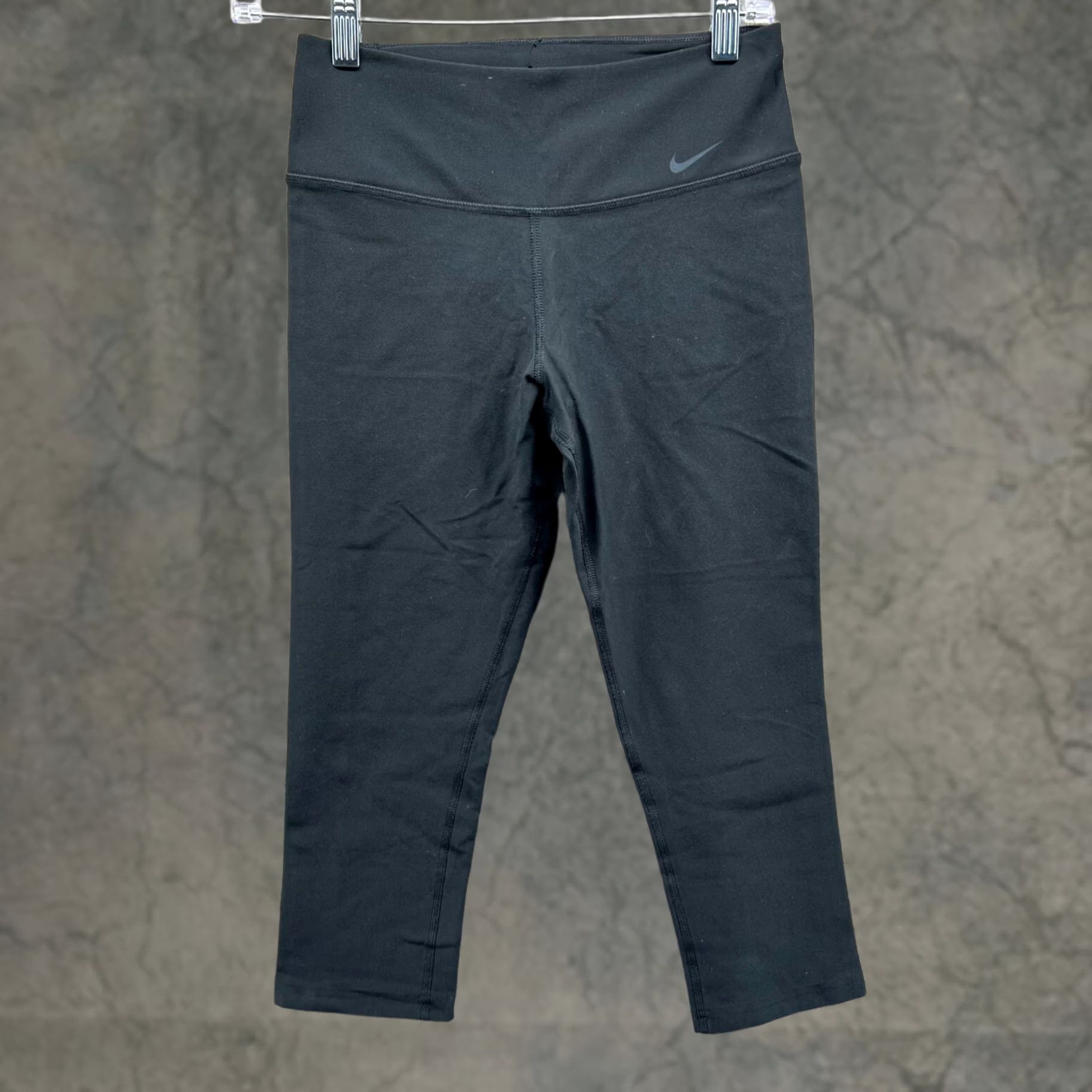 Nike Nike Leggings Womens XS Black Dri-FIT High Waist Capri Athletic Activewear Capri Pants Womens XS Black Nike Leggings Size 26" / US 2 / IT 38 - 1 Thumbnail