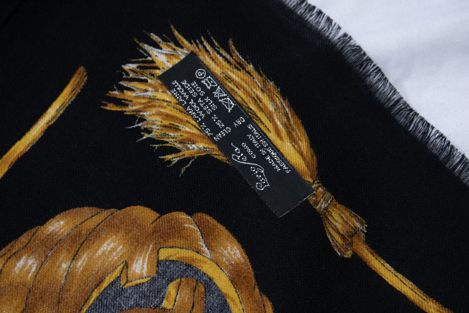 Moschino Moschino, witch printed scarf in black Size ONE SIZE - 7 Thumbnail