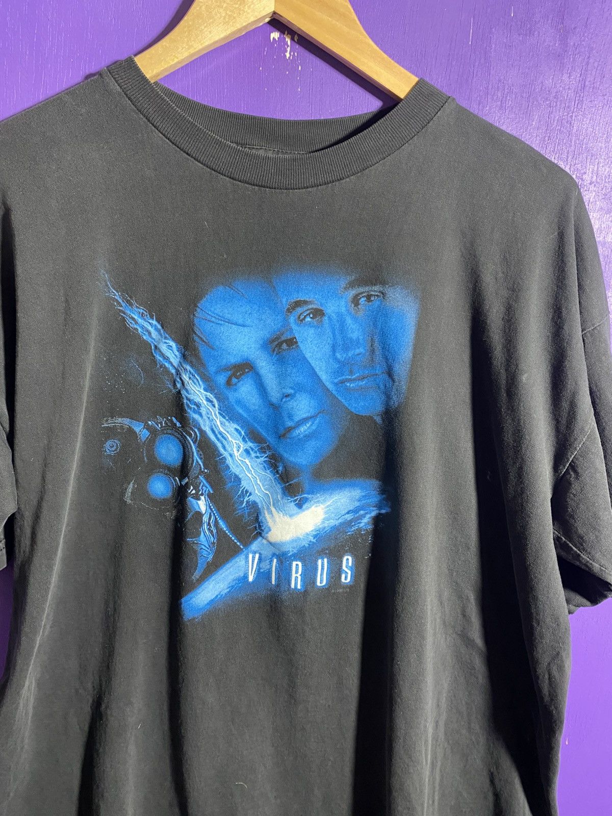 Vintage Vintage 1998 Virus movie promo t-shirt Size US XL / EU 56 / 4 - 3 Thumbnail