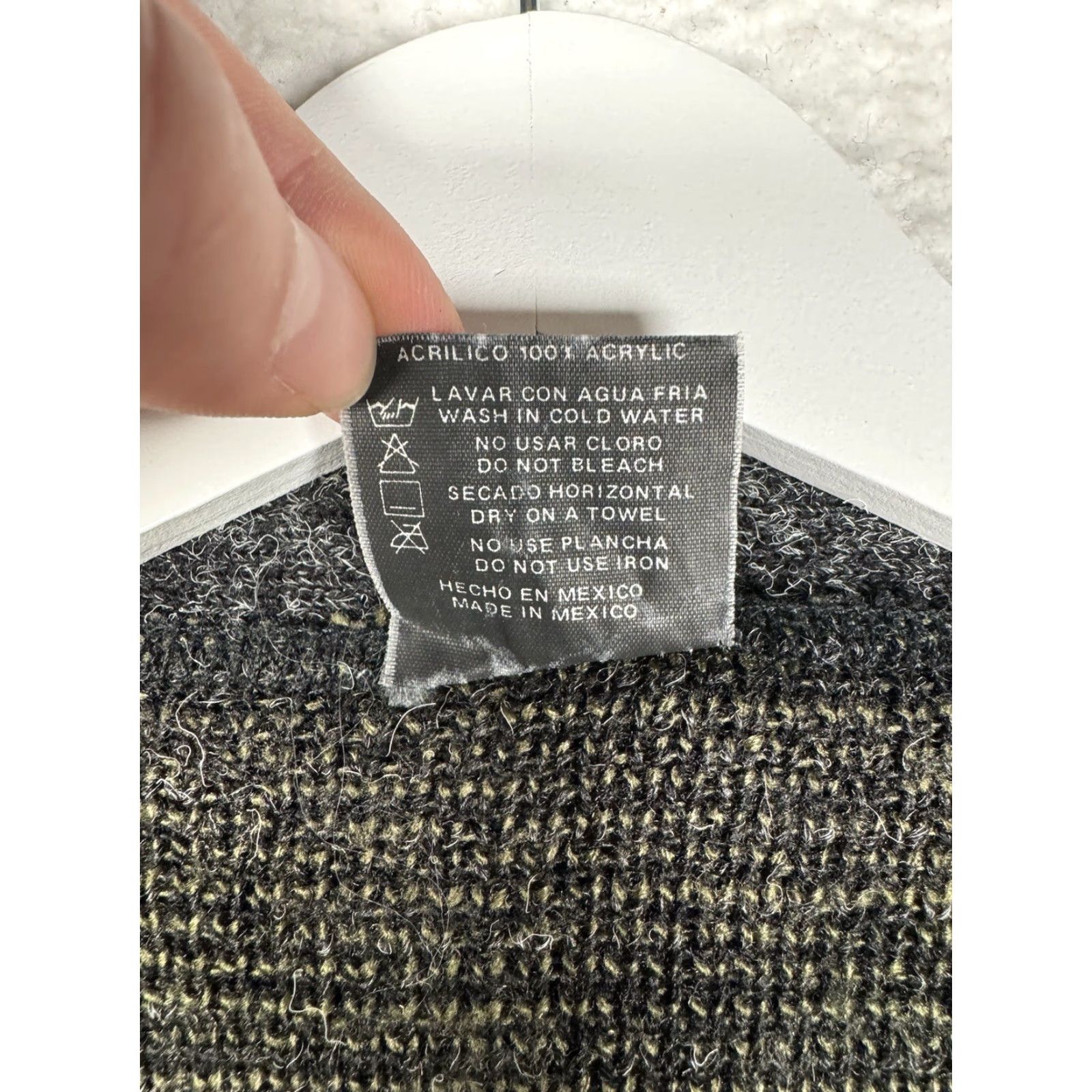 Vintage VINTAGE D'Laurent's Cardigan Sweater Men L Acrylic Pattern Grandpa Gray Green - Mens - Sweater - Cardigan - Large - Gray - Acrylic - Vintage - 90s Size US L / EU 52-54 / 3 - 7 Thumbnail