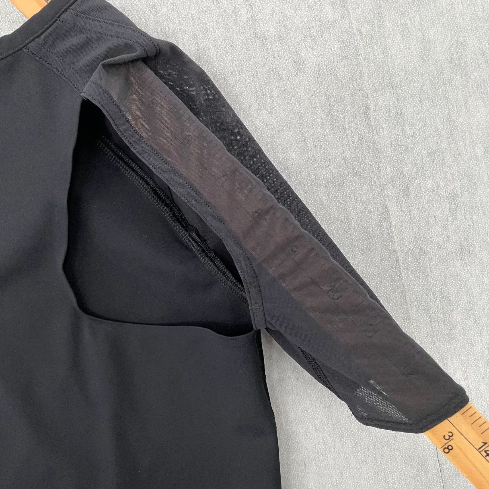 Lululemon Lululemon Black Sheer Short Sleeve Shirt Women’s 2 Athletic Casual Gym Yoga Top Size XS / US 0-2 / IT 36-38 - 4 Thumbnail