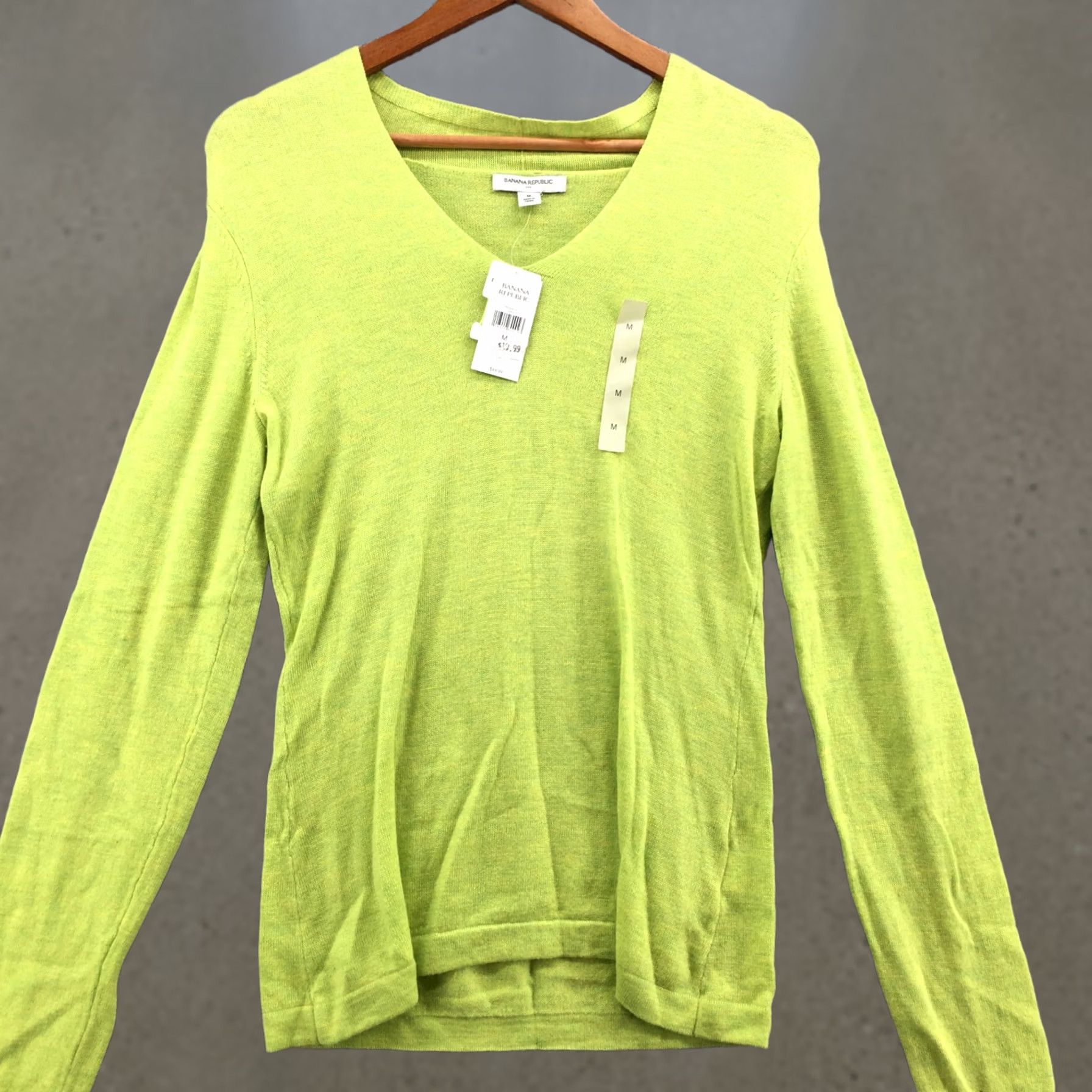 Banana Republic Banana Republic Sweatshirt Womens Medium Green Cashmere V-Neck Long Sleeve Pullover Knit Classic Casual Size M / US 6-8 / IT 42-44 - 1 Thumbnail