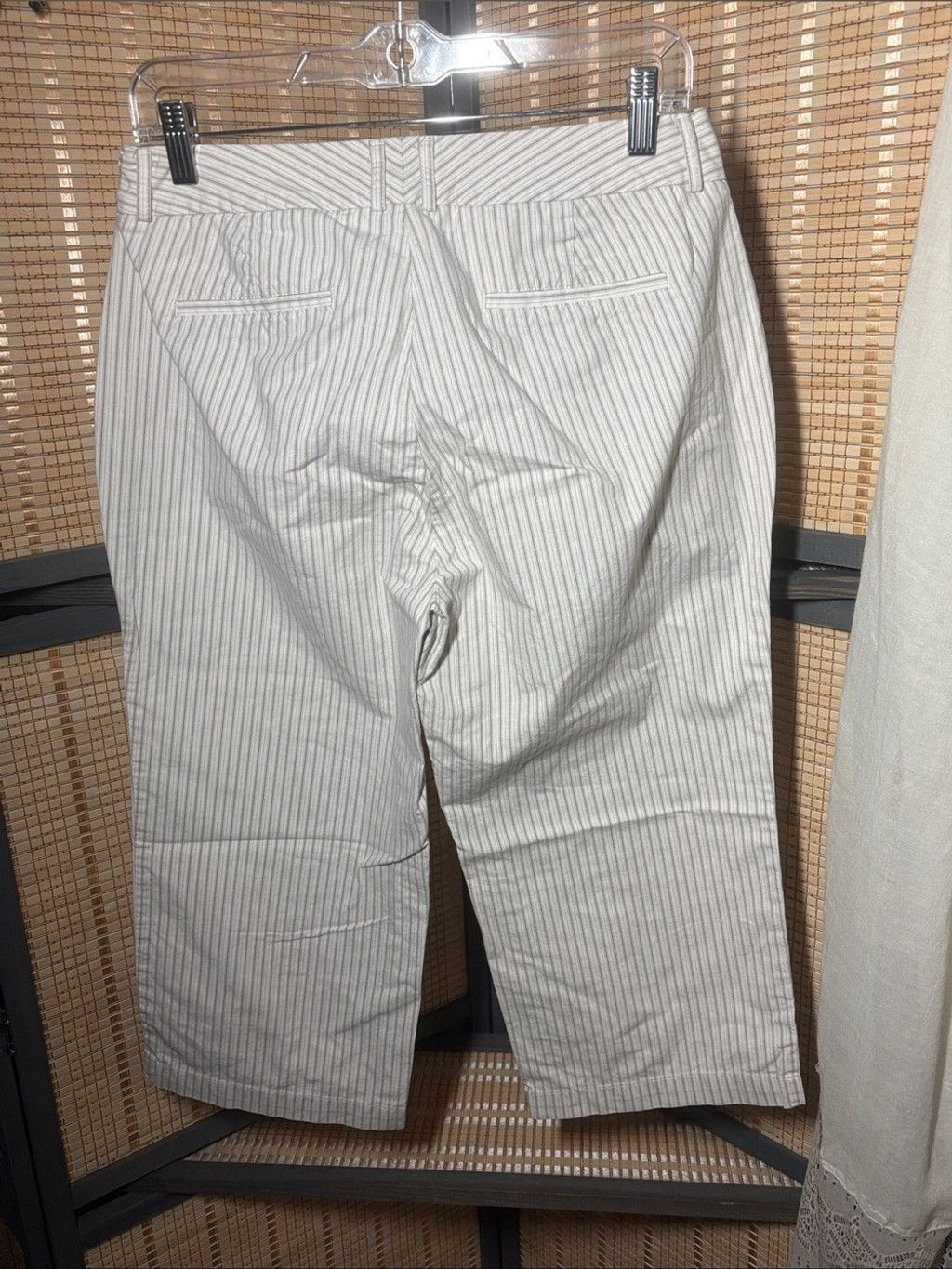 Other Dockers Women’s Cream and Gray Pinstripe Metro Capris Size 32" / US 10 / IT 46 - 3 Thumbnail