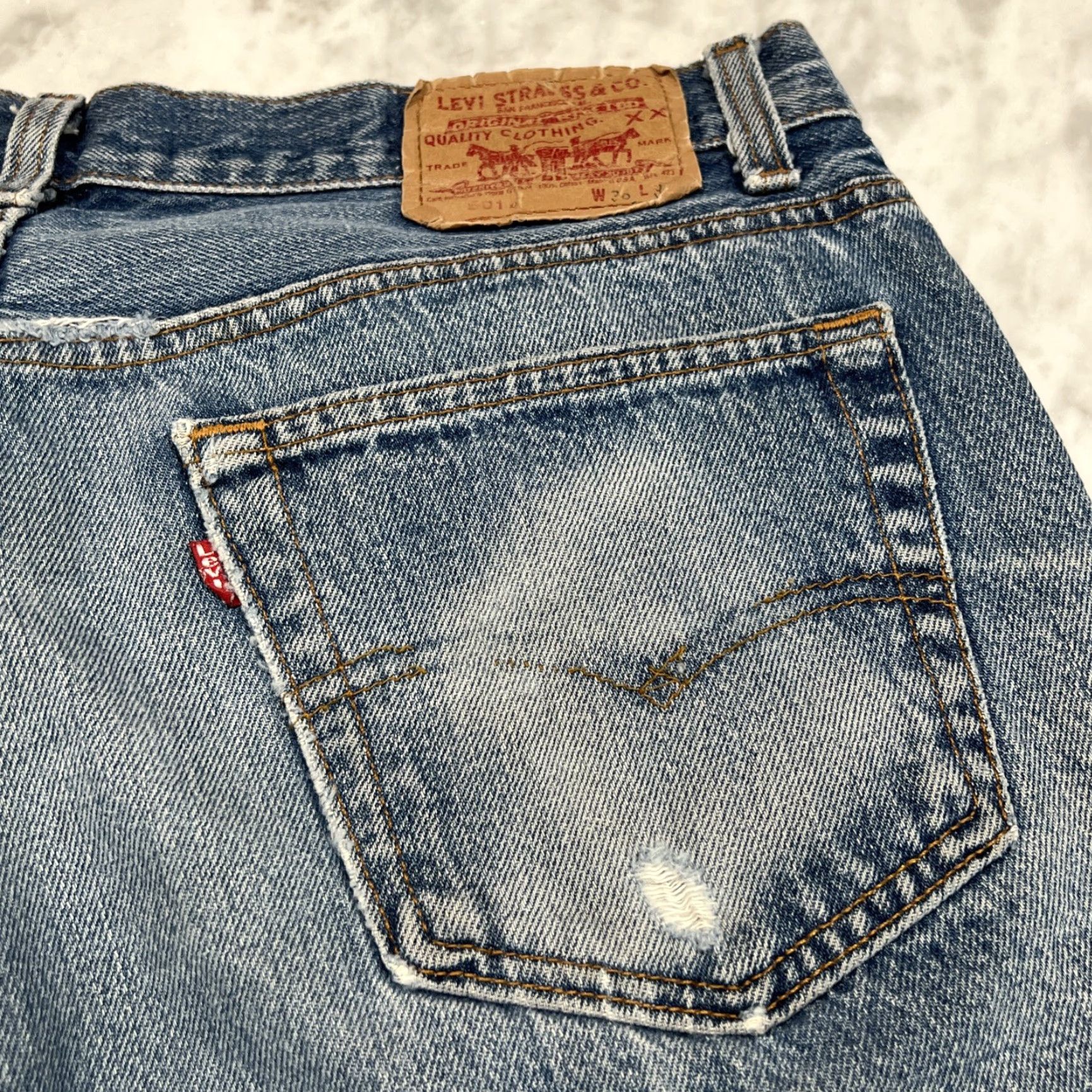 Levi's VINTAGE Levi’s 501 Jeans Men 32x30 Blue Button Fly USA Jeans Classic Distressed Whiskers 5-Pocket Denim 501 Series Mens Size US 32 / EU 48 - 5 Thumbnail