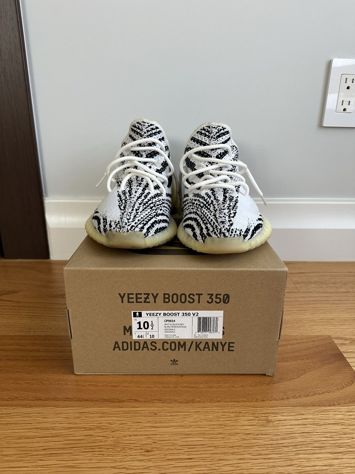 Adidas × Kanye West Adidas Yeezy Boost 350 v2 Zebra Size US 10.5 / EU 43-44 - 3 Thumbnail