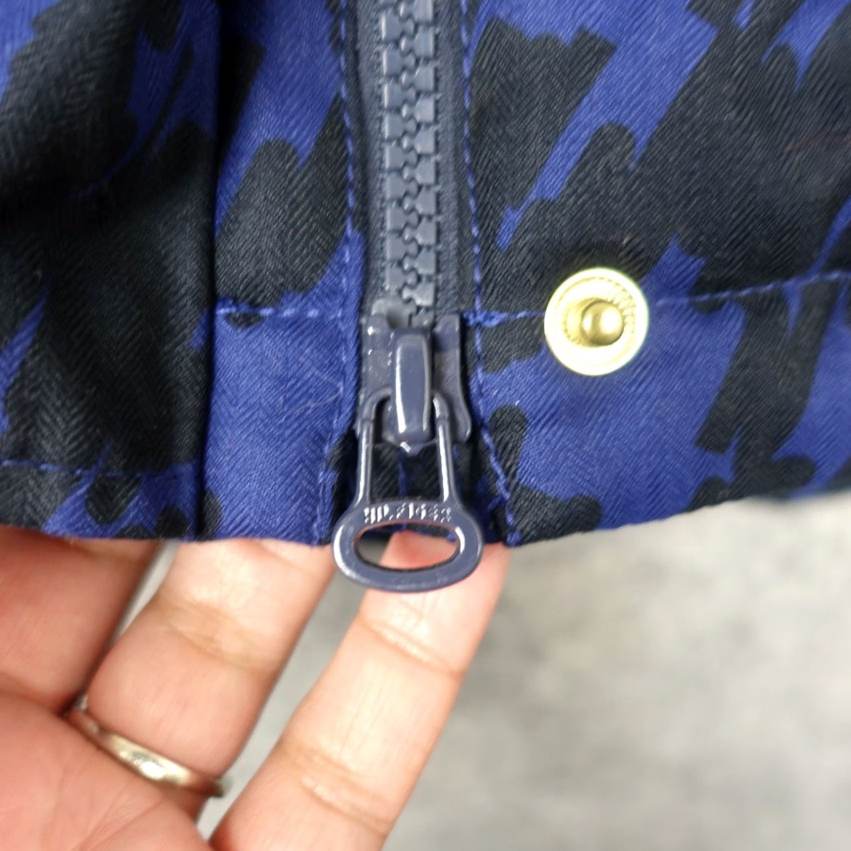 Tommy Hilfiger Tommy Hilfiger Jacket Womens Small Camo Blue Parka Faux Fur Coat VTG Parka Women S Blue Button Zip Hooded Long Sleeve Casual Travel Puffer Leather? Size S / US 4 / IT 40 - 5 Thumbnail