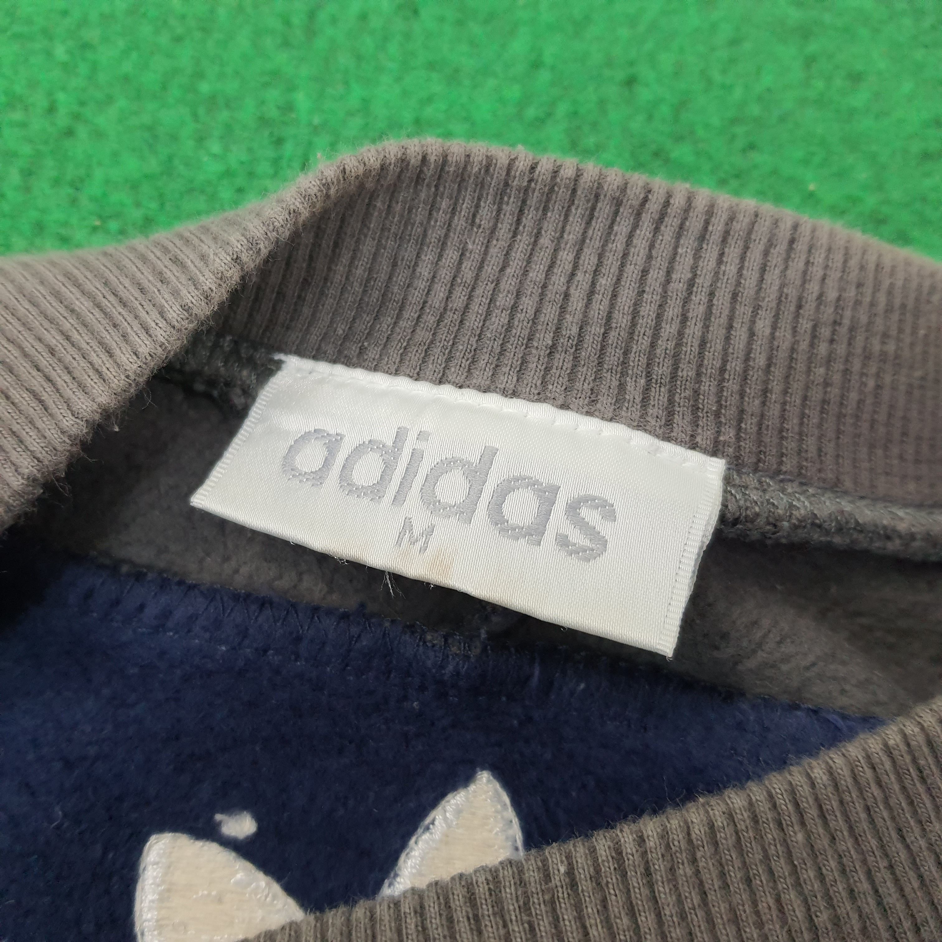 Adidas Vintage Adidas Three Stripes Retro Logo Sweatshirt C256N20 Size US M / EU 48-50 / 2 - 7 Thumbnail
