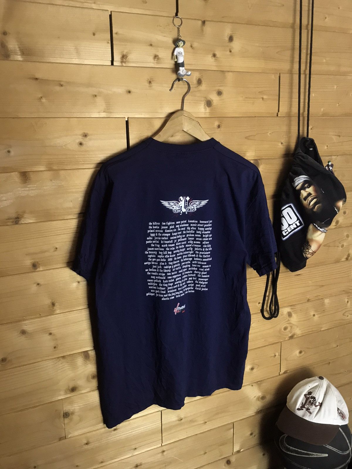 Band Tees Vintage 2007 V festival Winehouse foo fighters pink t-shirt Size US L / EU 52-54 / 3 - 7 Thumbnail