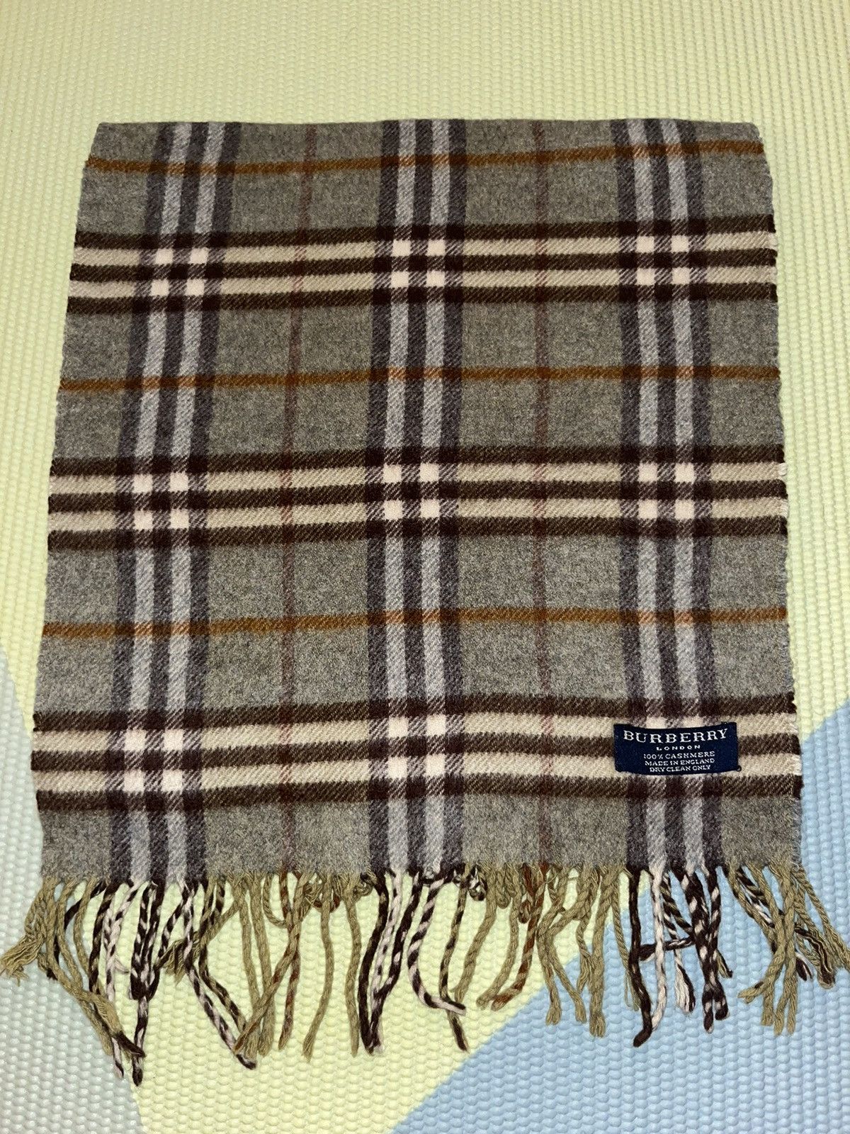 Burberry Burberry Scarf Green Cashmere Size ONE SIZE - 1 Thumbnail
