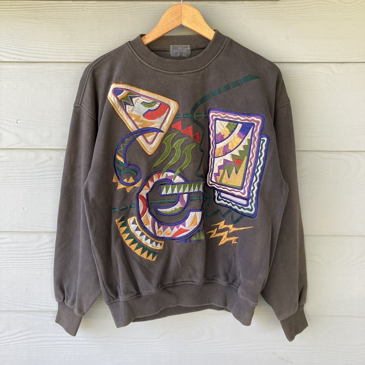Vintage Vintage Italian Designer Giovanuomo Embroidered Sweatshirt Size US L / EU 52-54 / 3 - 1 Thumbnail