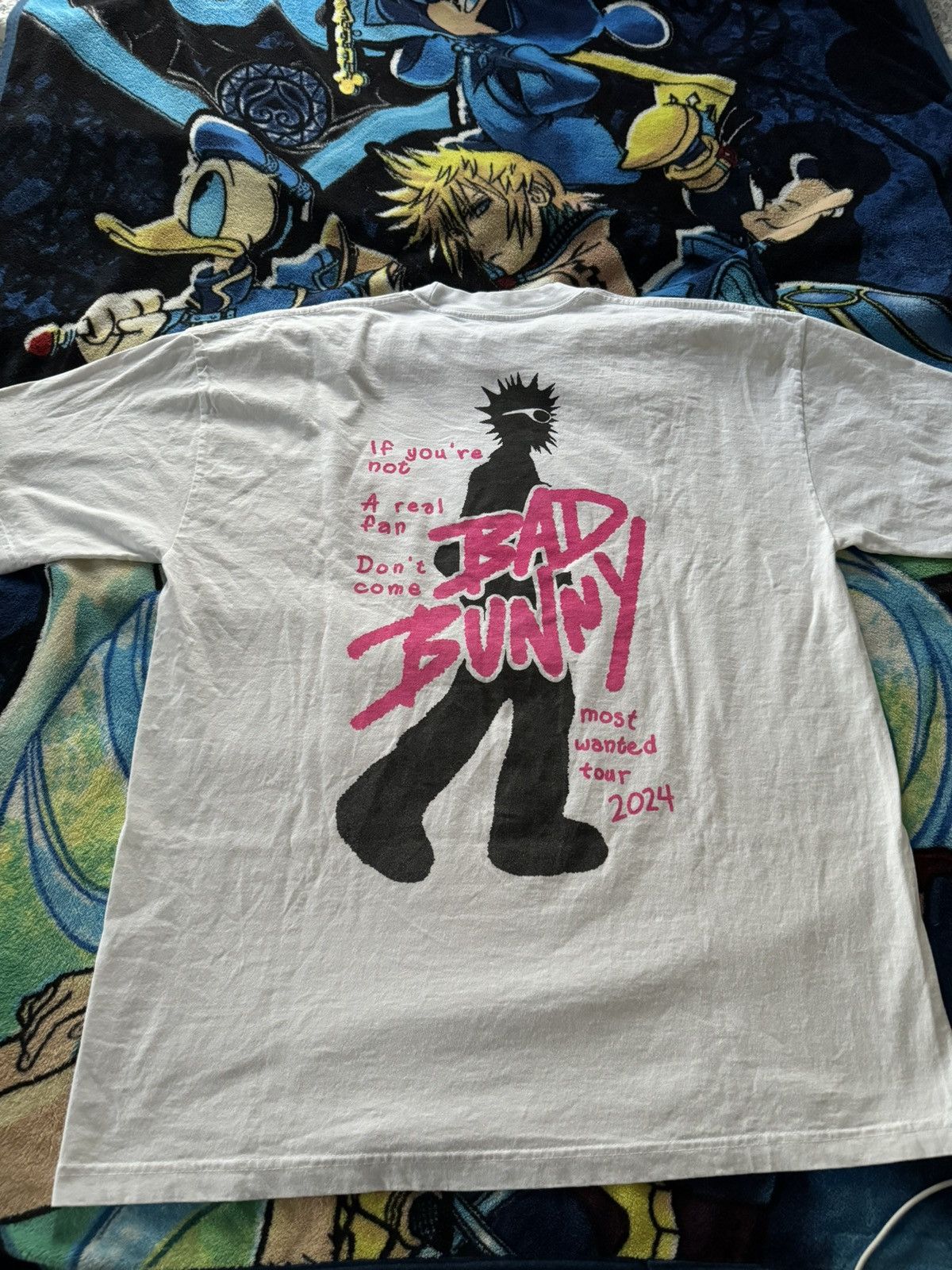 Other Bad Bunny Most Wanted Merch Tee NSLQVPM Size US XL / EU 56 / 4 - 4 Thumbnail