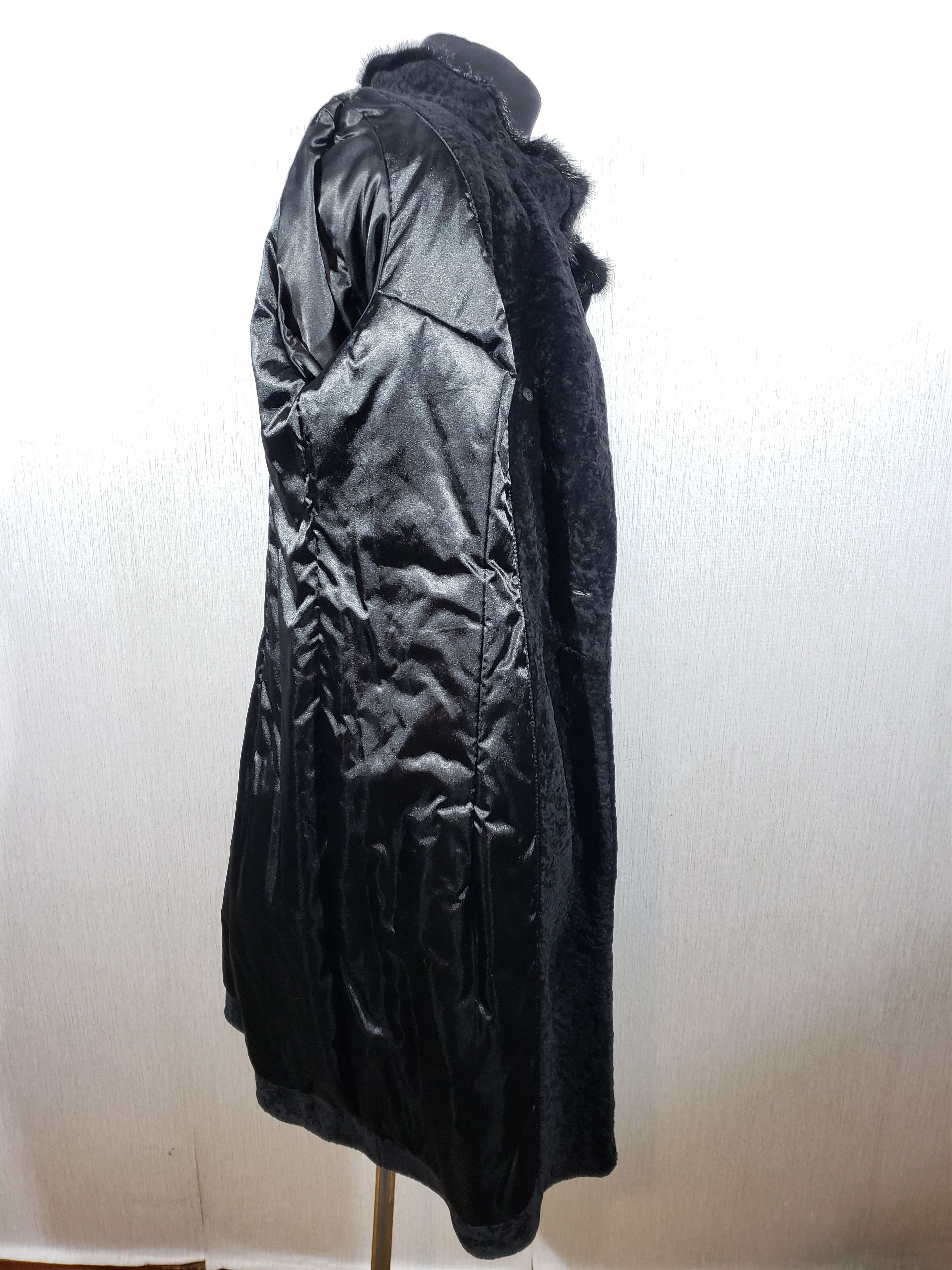 Uniqlo Black women's fur coat with a sheepskin and mink collar. Size L / US 10 / IT 46 - 9 Thumbnail