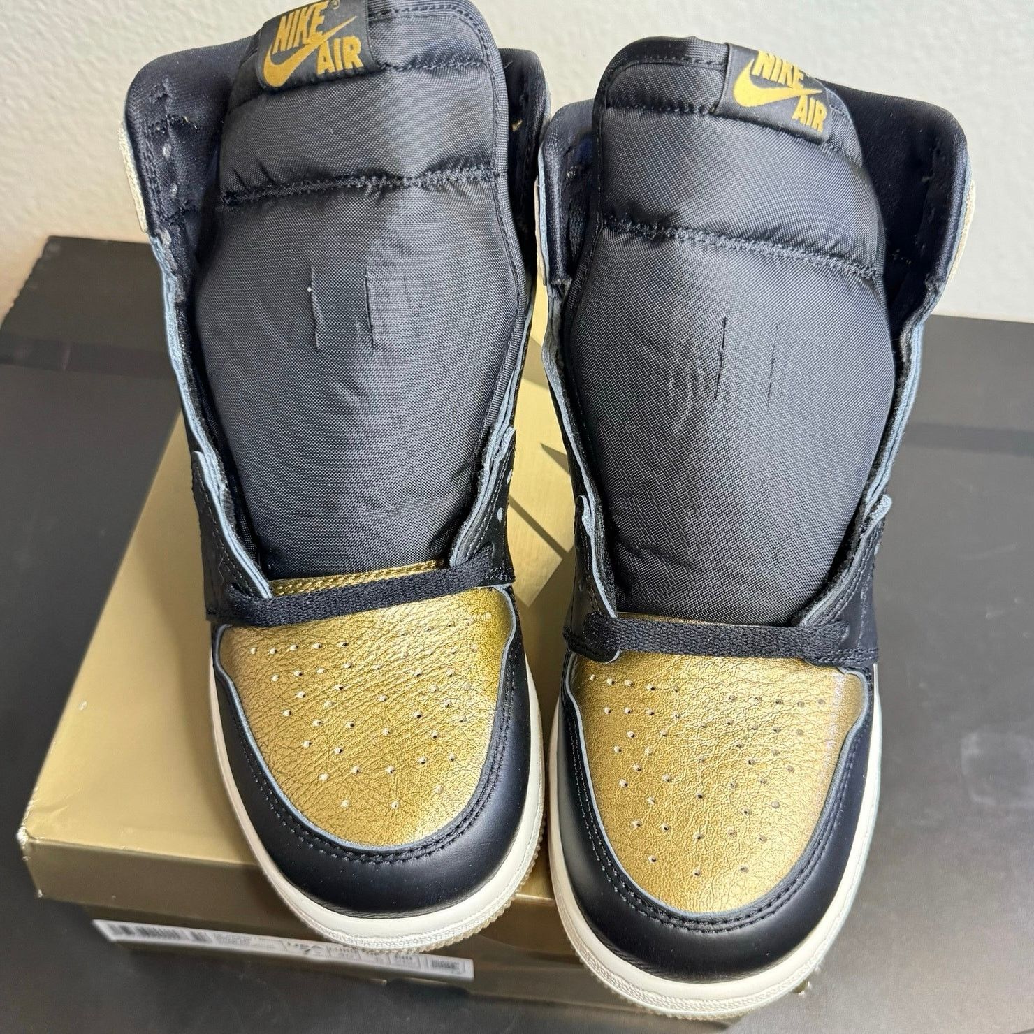 Jordan Brand •DS• Jordan 1 Retro High OG Black Metallic Gold(GS) • 7Y /8W Size US 7 / EU 40 - 6 Thumbnail