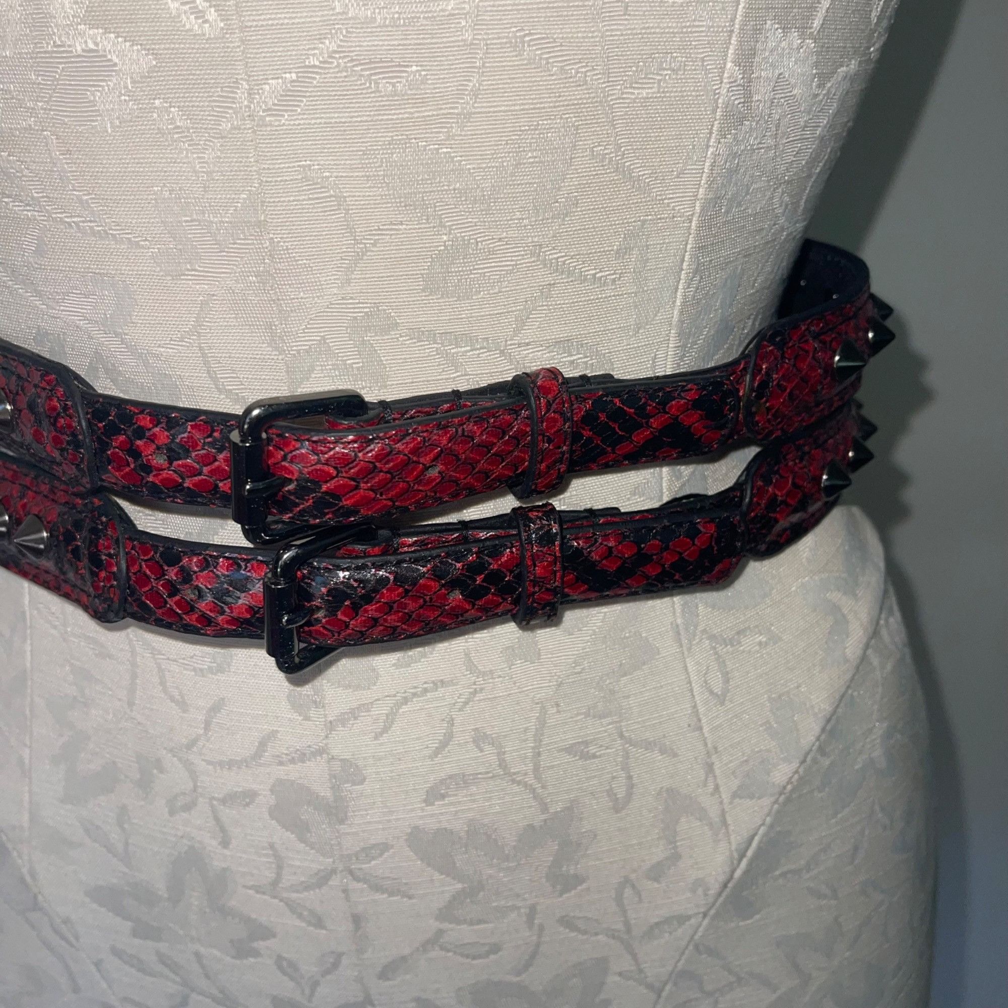 Other Bcbg Womens Belt Size Small Red Studded Snake Size ONE SIZE - 2 Thumbnail