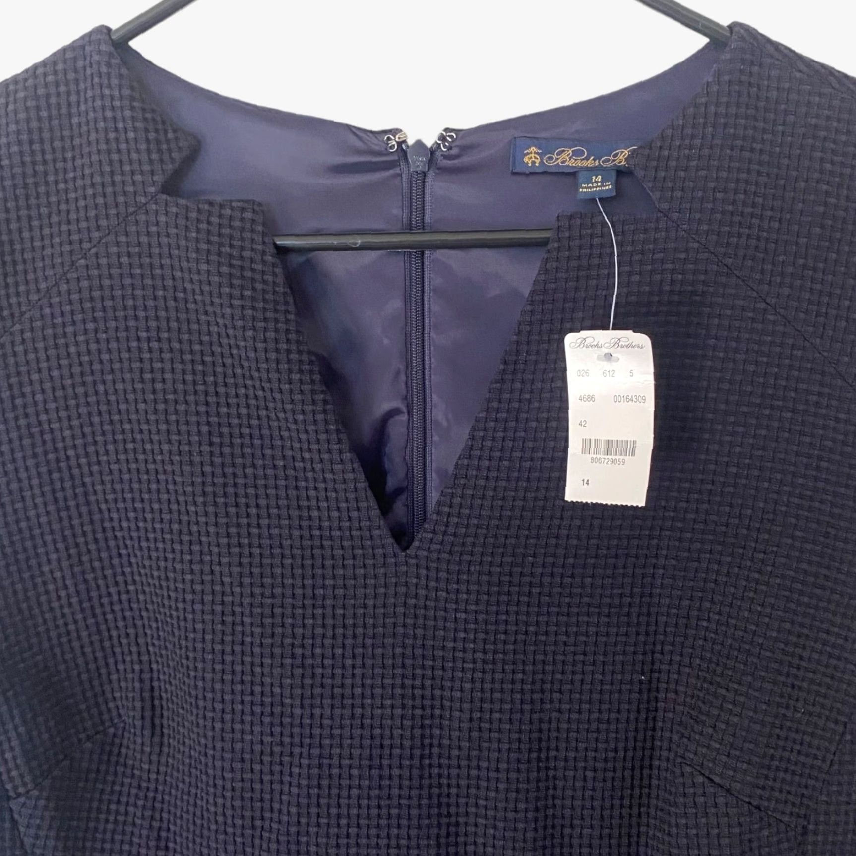 Brooks Brothers Brooks Brothers Textured V-Neck Midi Sheath Dress Navy Blue Women's Size 14 Size XL / US 12-14 / IT 48-50 - 5 Thumbnail