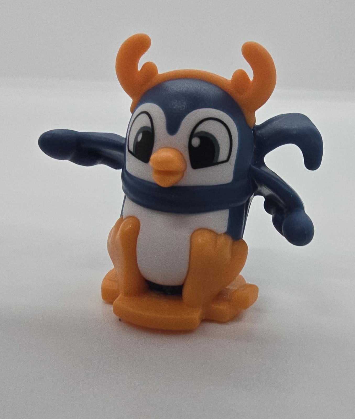 Other 2023 Kinder Joy Holiday Limited Edition Penguin Mini Figure Size ONE SIZE - 1 Thumbnail