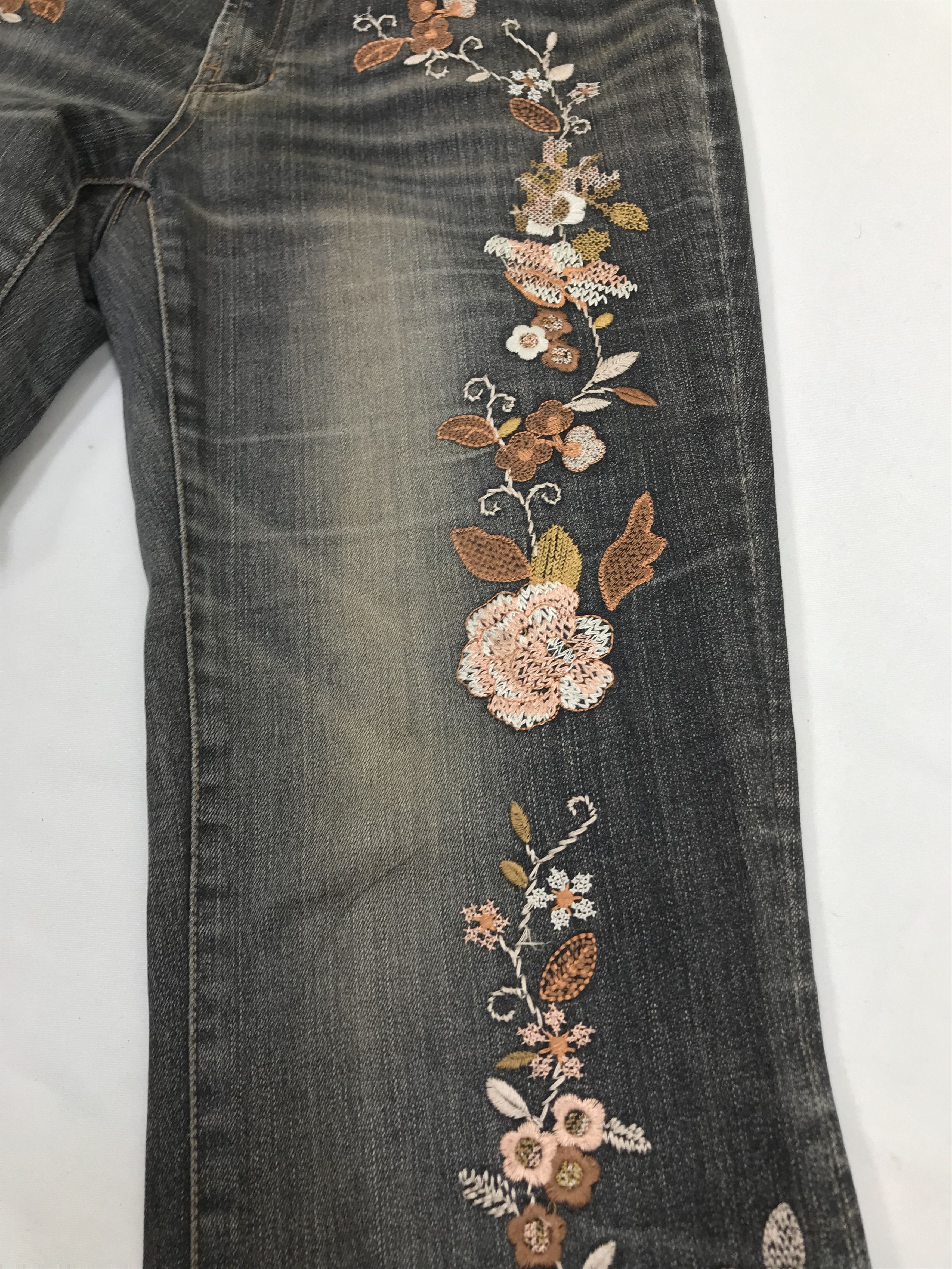 Japanese Brand Vintage Japanese Embroidered Art Bell Bottom Flare Jeans Size 29" - 11 Thumbnail
