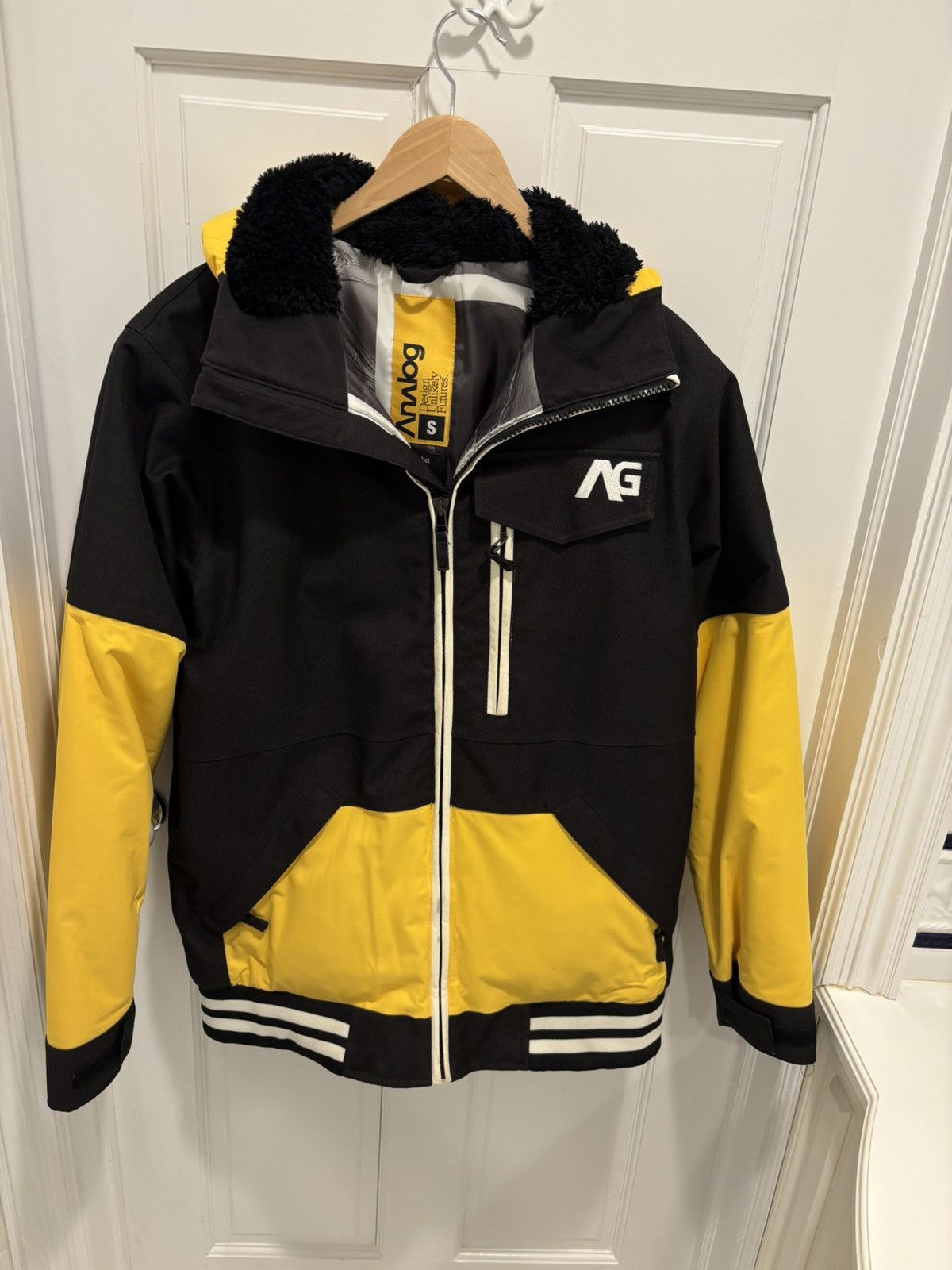 Analog Analog Greed Insulated Snowboard Jacket Men s Small Grailed