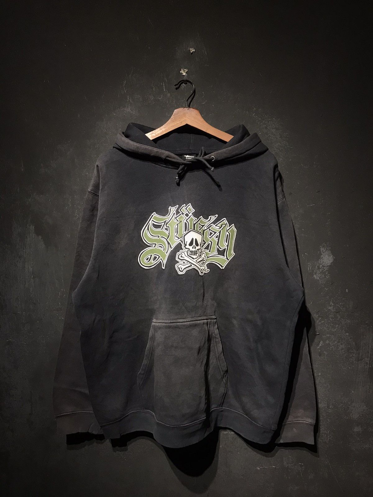 GRAIL RARE y2k Stussy Skull Thrashed Sunfaded Pullover