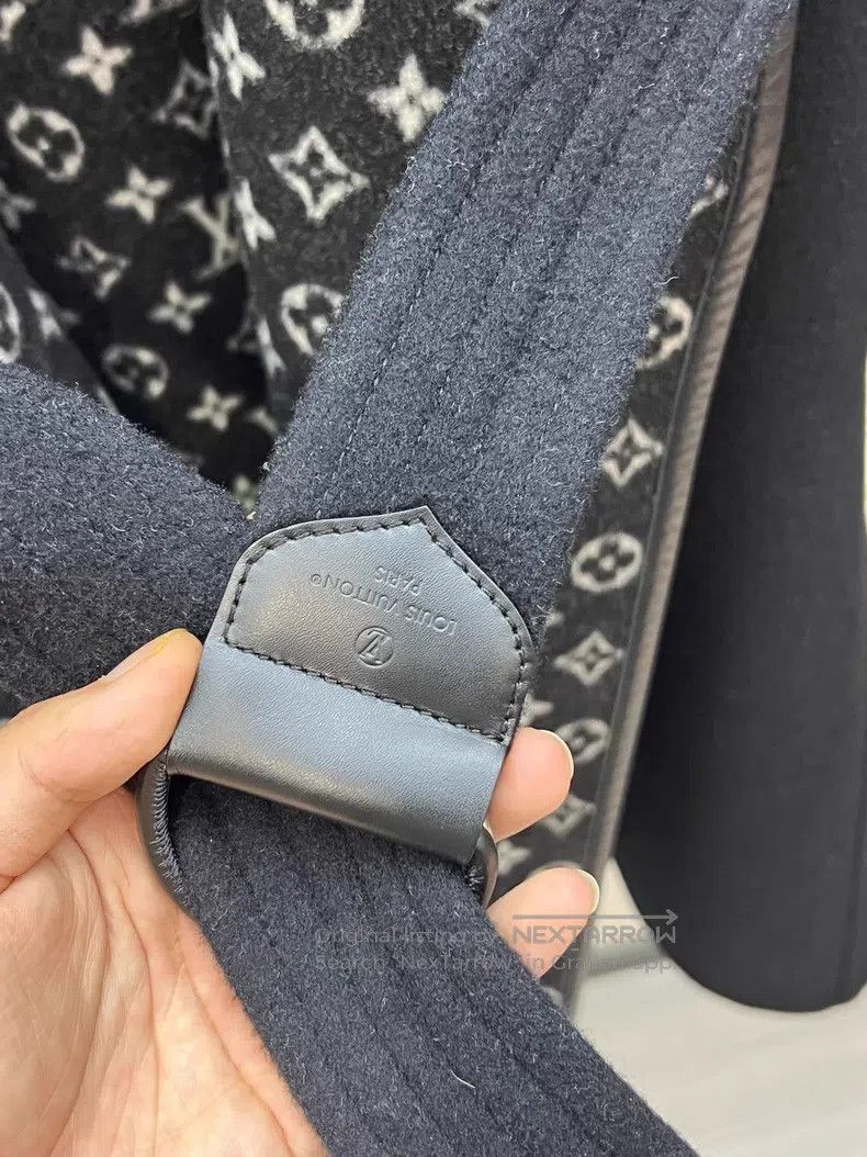 Louis Vuitton Louis Vuitton Logo printed hooded belted waisted woolen co Size XS / US 0-2 / IT 36-38 - 3 Thumbnail