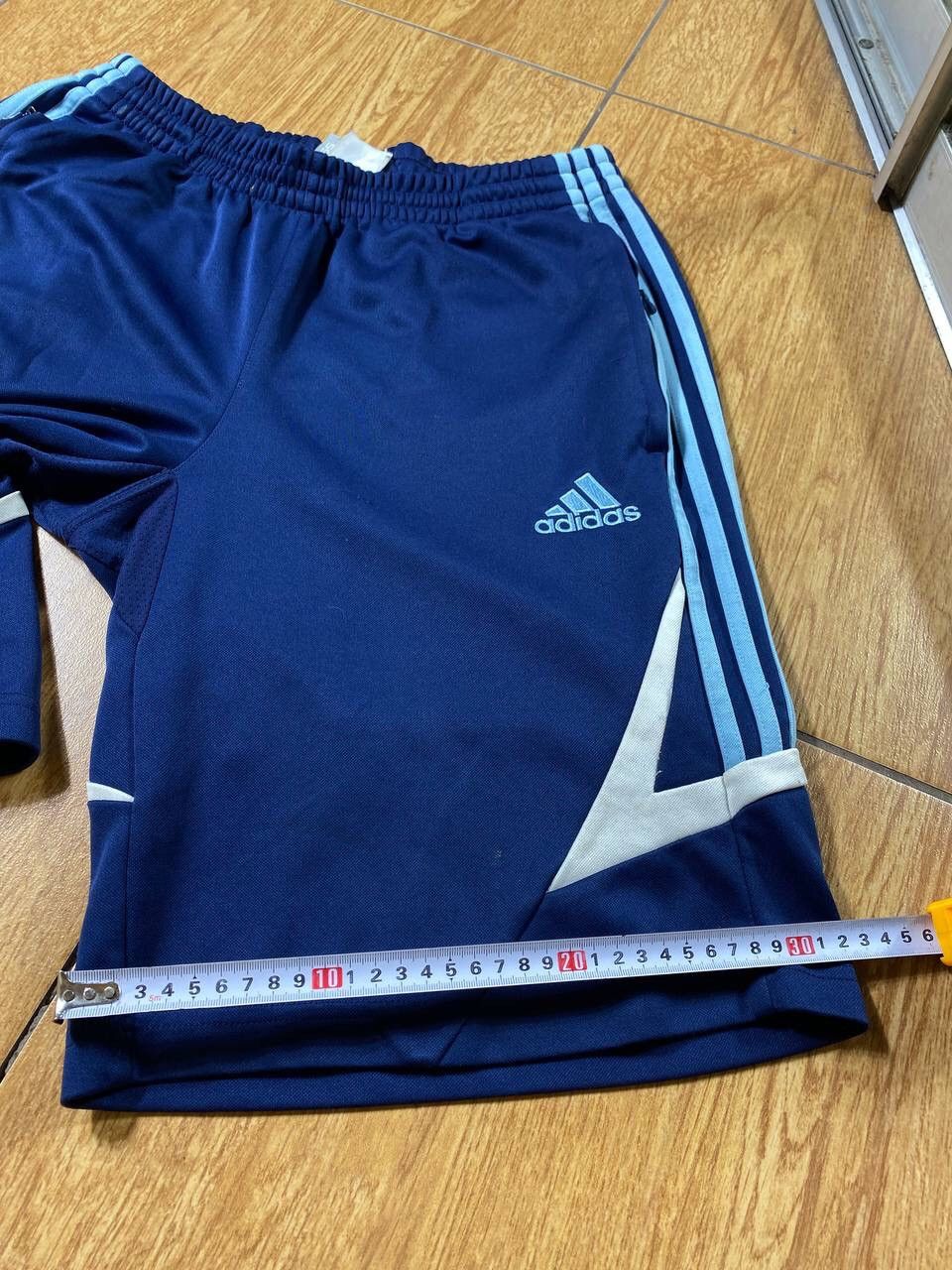 Adidas × Vintage Vintage Adidas shorts streetwear y2k casual style Size US 36 / EU 52 - 13 Thumbnail